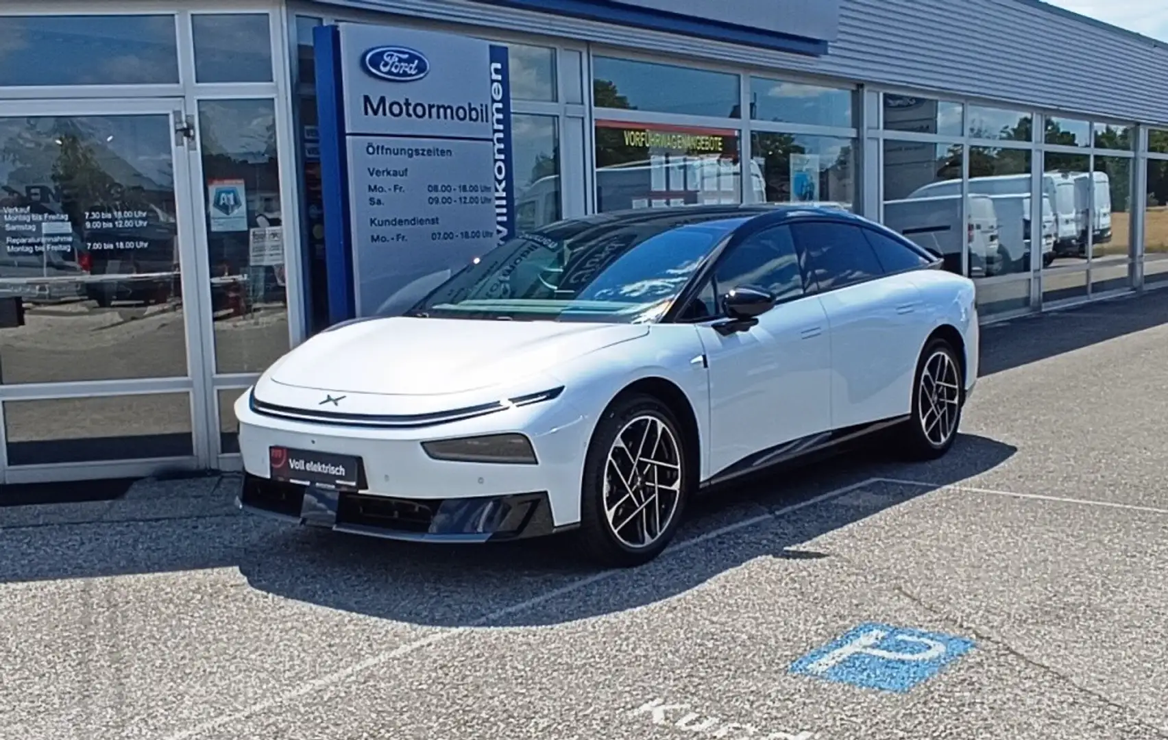 Xpeng P7 + Long Range 74,9kWh RWD Weiß - 1