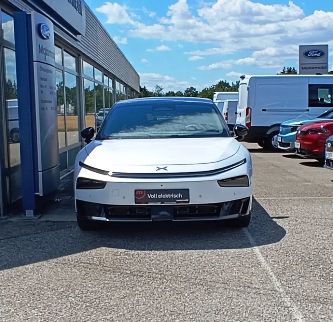 Xpeng P7 + Long Range 74,9kWh RWD Weiß - 2