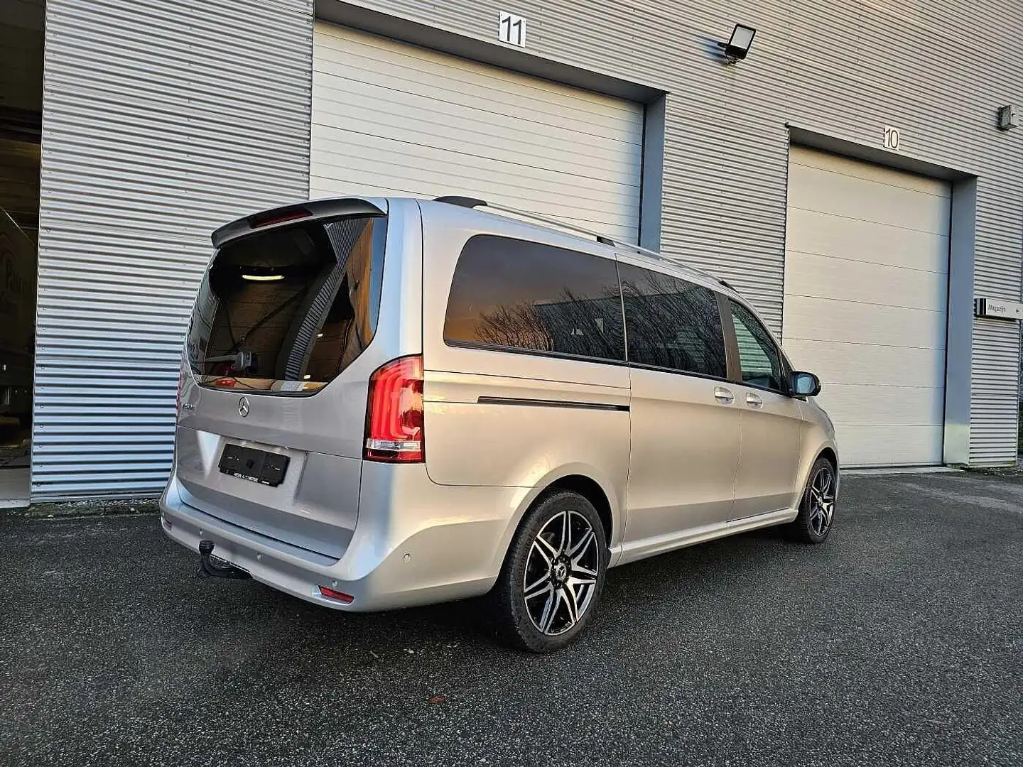 Mercedes-Benz V 250 d AVANTGARDE L2 Zilver - 2