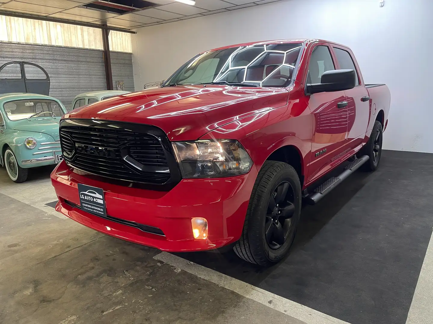 Dodge RAM 1500 CLASSIC BLACK Червоний - 1