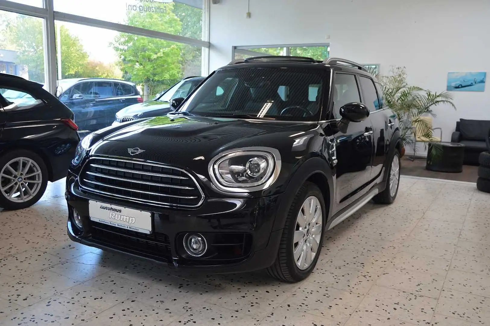 MINI COUNTRYMAN Cooper Aut. Pano. Schwarz - 2