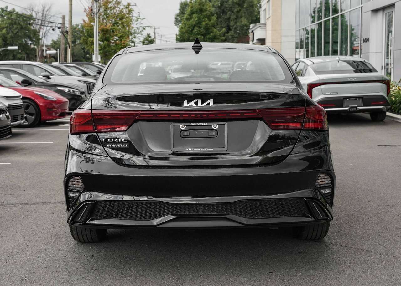 2023 Kia Forte EX — снимка 1