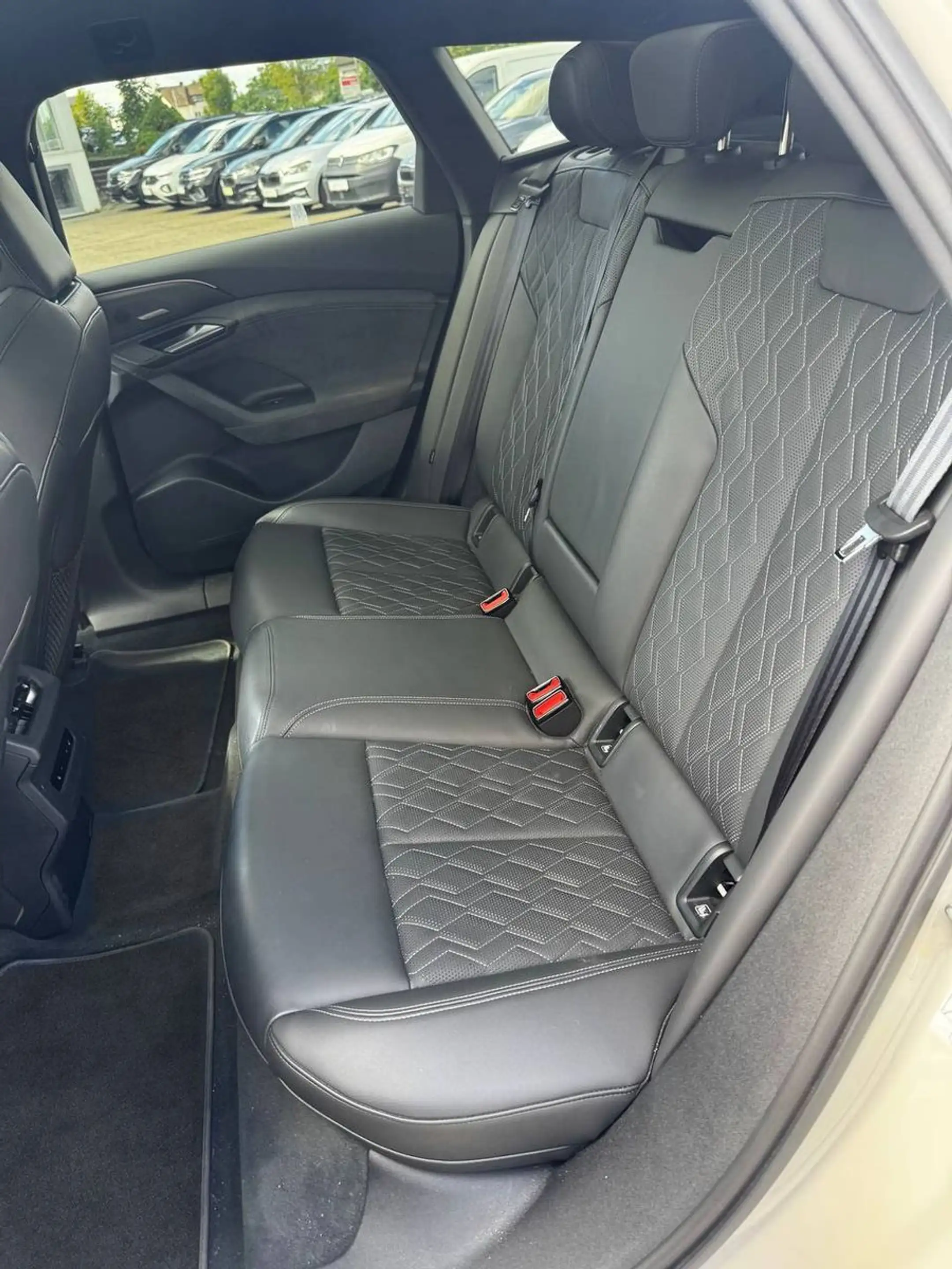 Audi S6 Avant e-tron quattro 370 kW edition one beige — photo 12