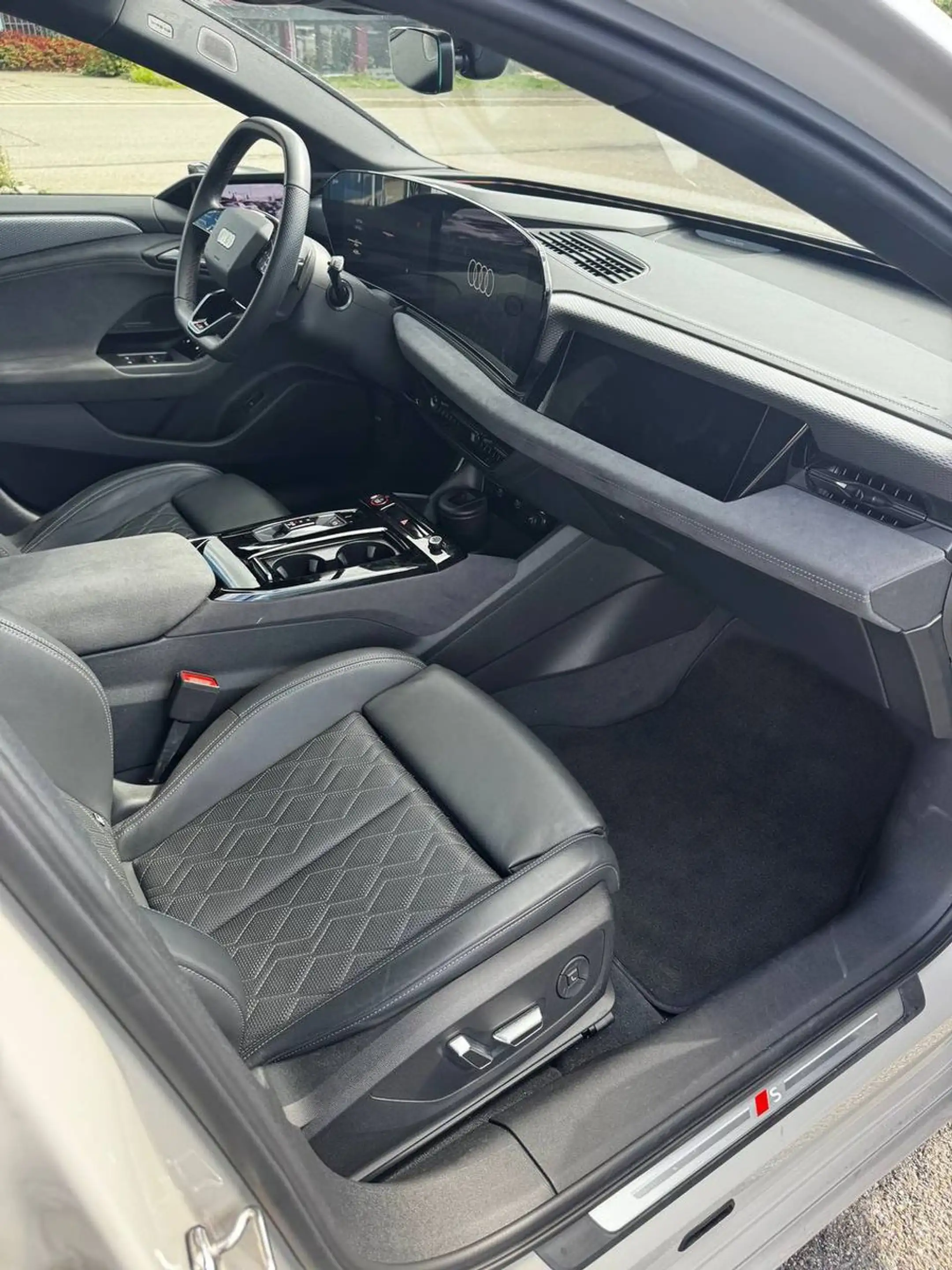 Audi S6 Avant e-tron quattro 370 kW edition one beige — photo 13