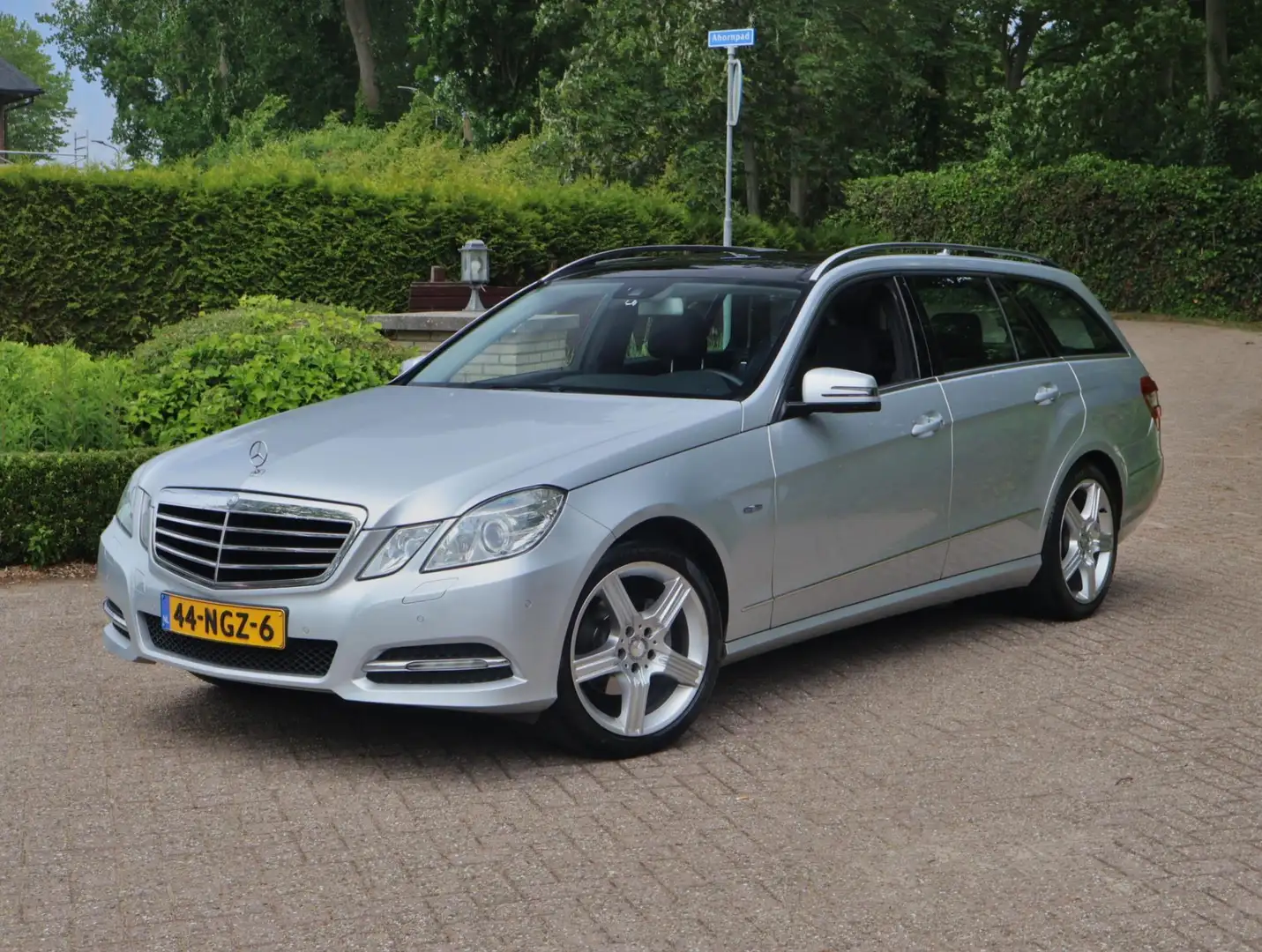 Mercedes-Benz E 200 Estate CGI Avantgarde Aut. Panodak/Leer/Trekh/Orig Grau - 1