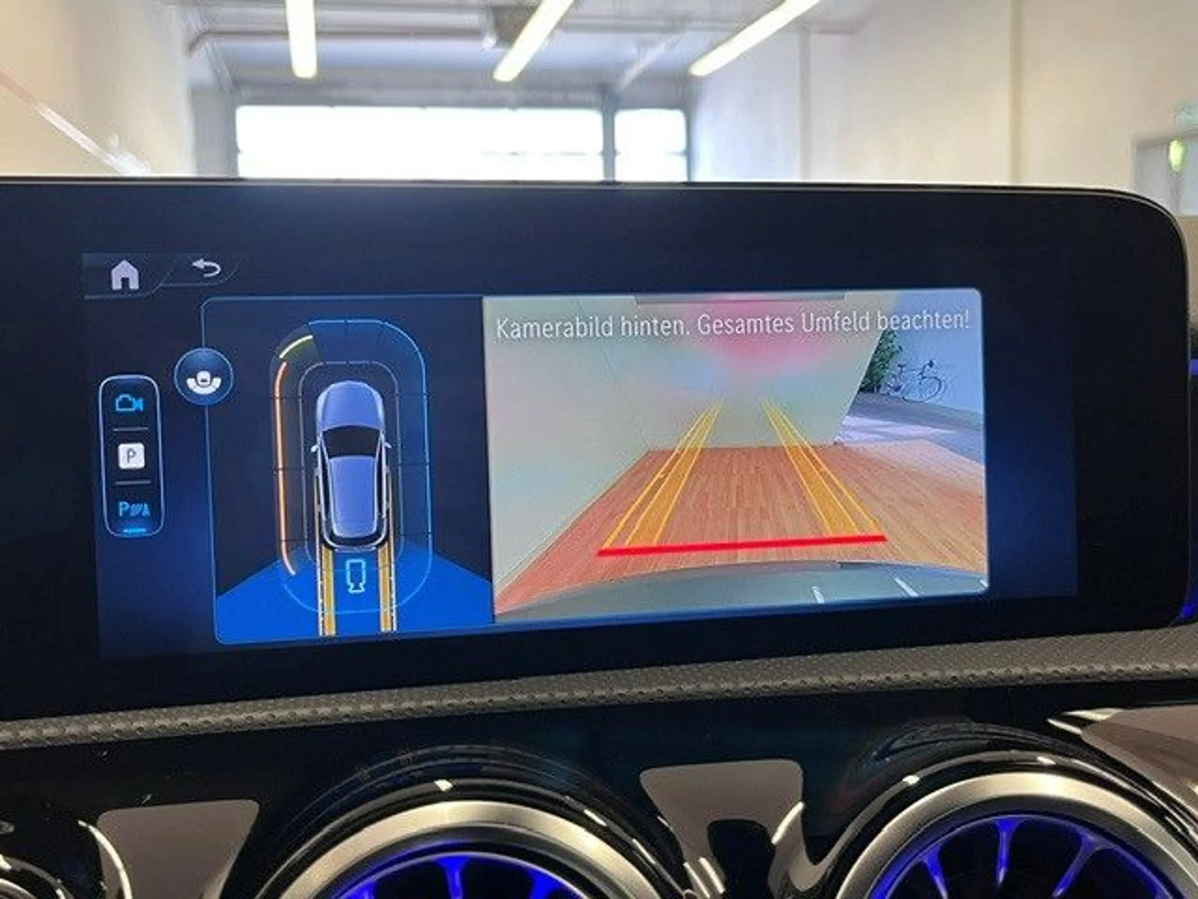 Mercedes-Benz A 250 e AMG-Line Panorama Distronic Keyless Go — photo 7