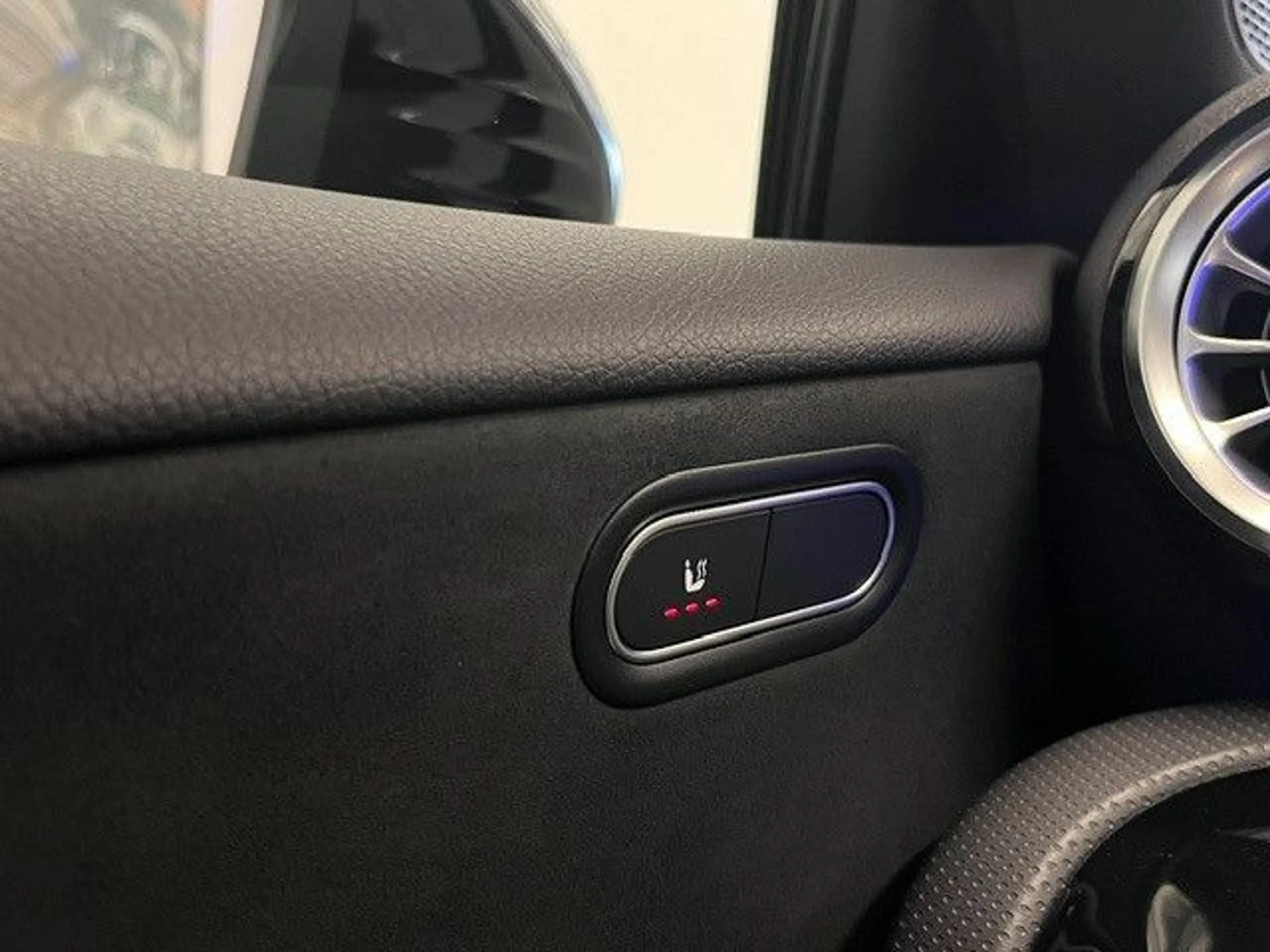 Mercedes-Benz A 250 e AMG-Line Panorama Distronic Keyless Go — photo 9