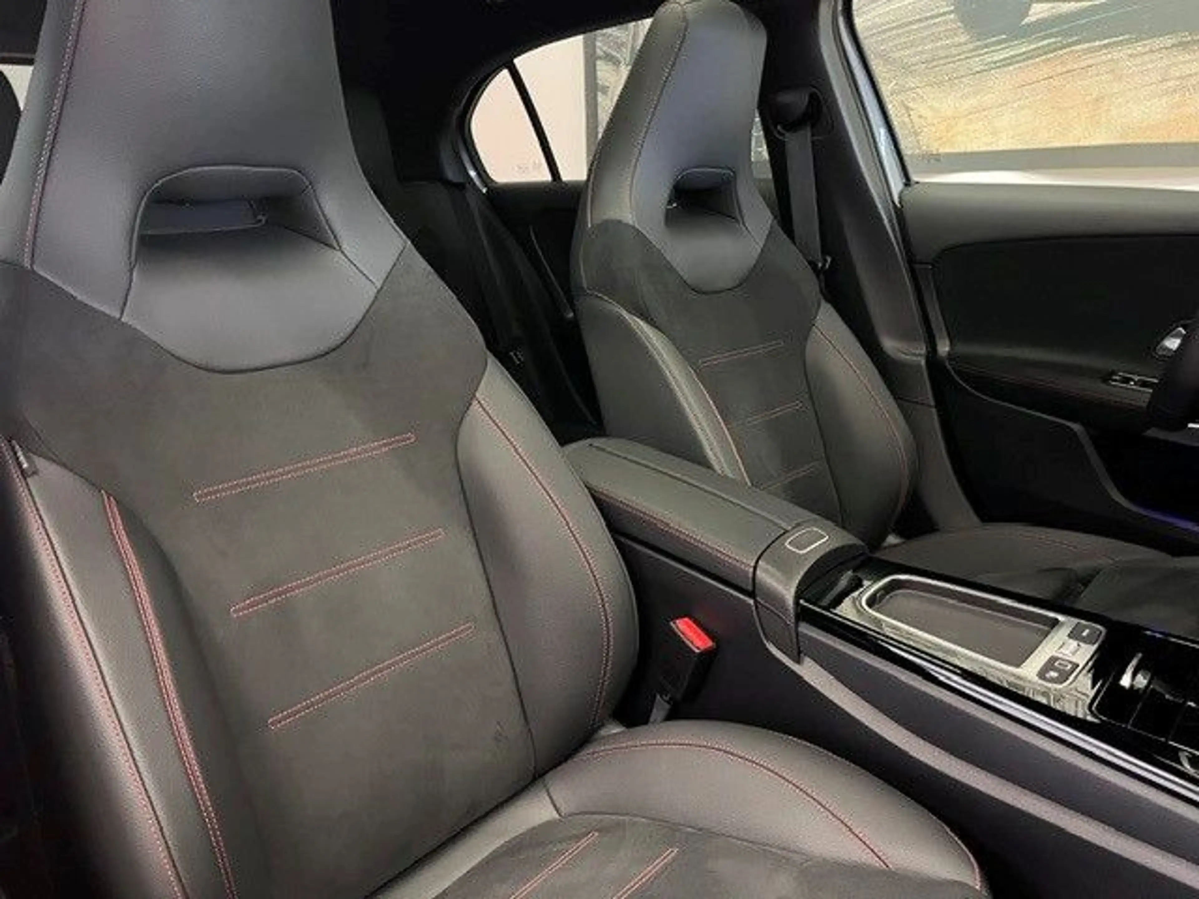 Mercedes-Benz A 250 e AMG-Line Panorama Distronic Keyless Go — photo 11