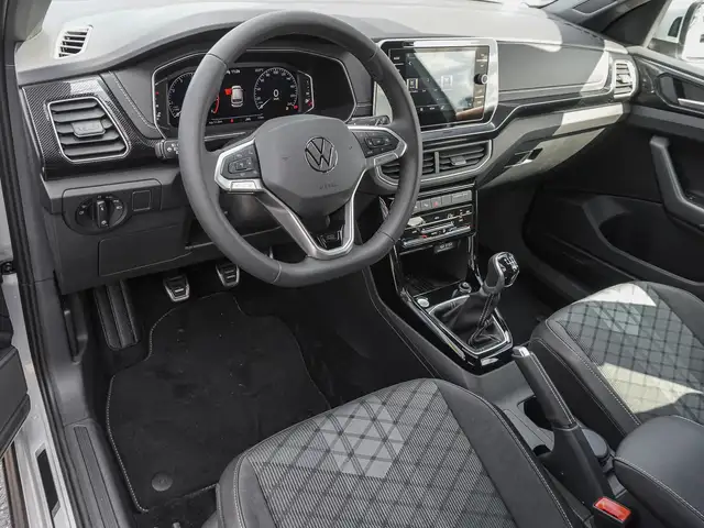 Volkswagen T-Cross view 9