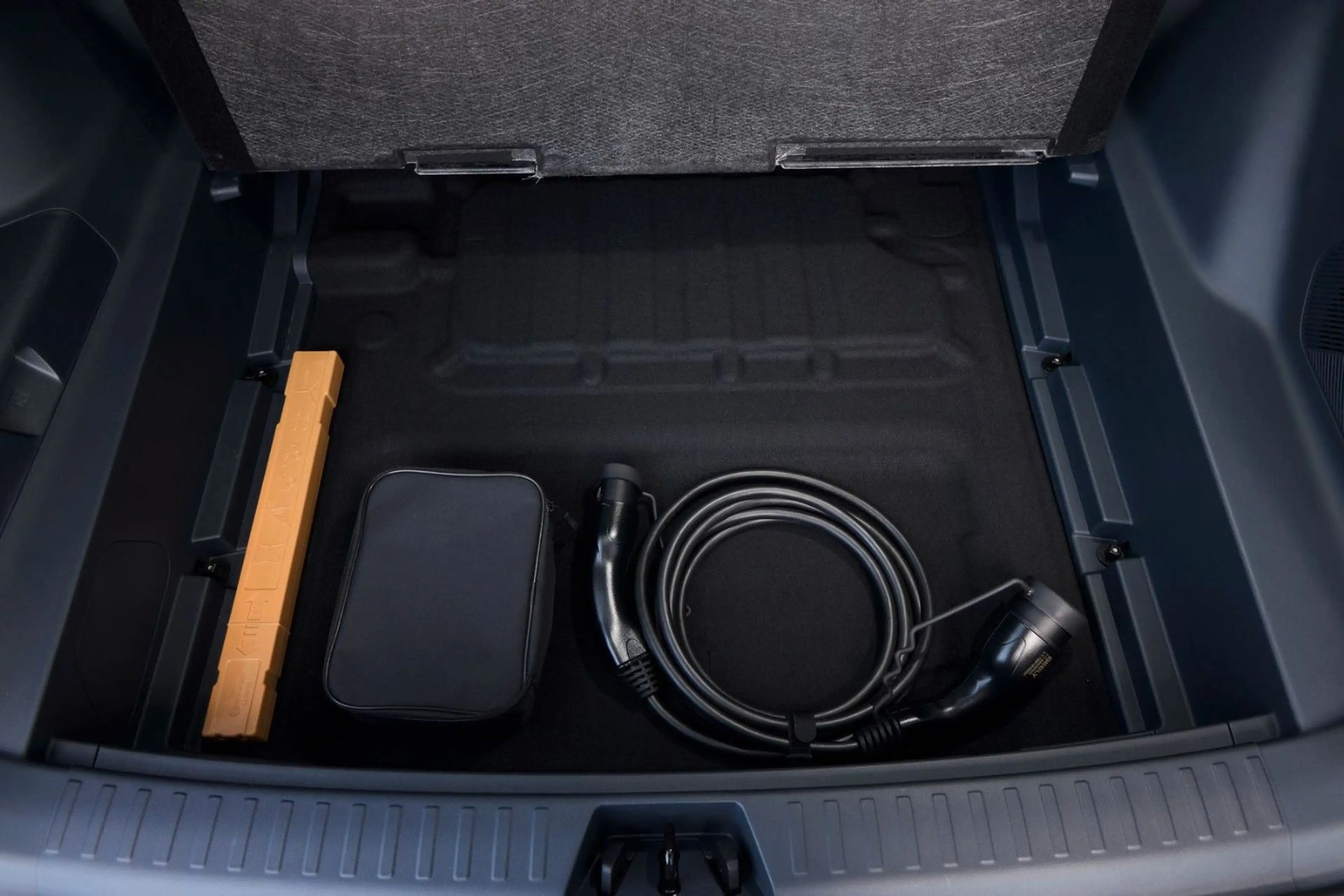 Geely Starray EM-i MAX+ PHEV E.Heck Pano HUD PDC V+h — photo 19