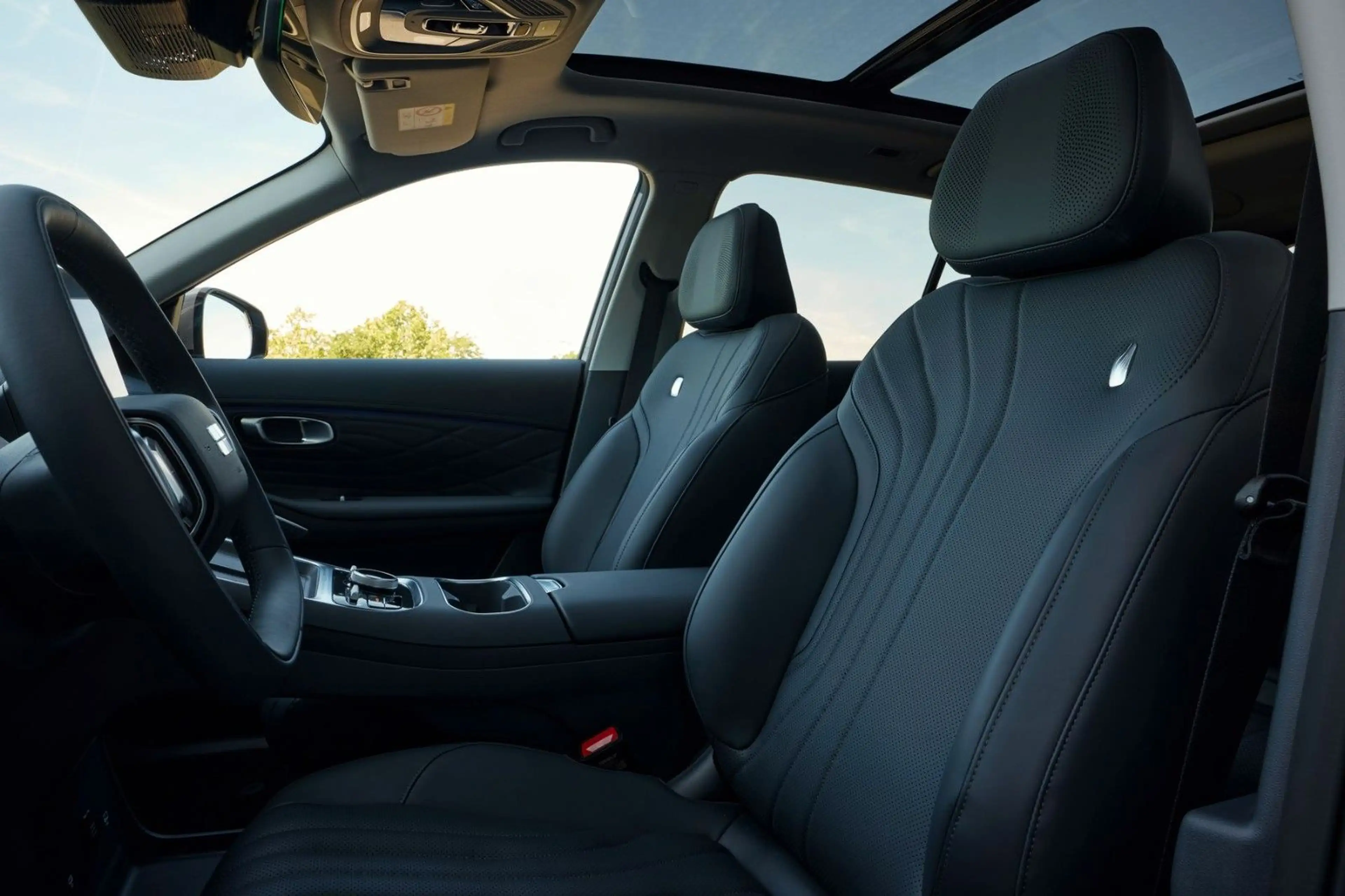 Geely Starray EM-i MAX+ PHEV E.Heck Pano HUD PDC V+h — photo 12