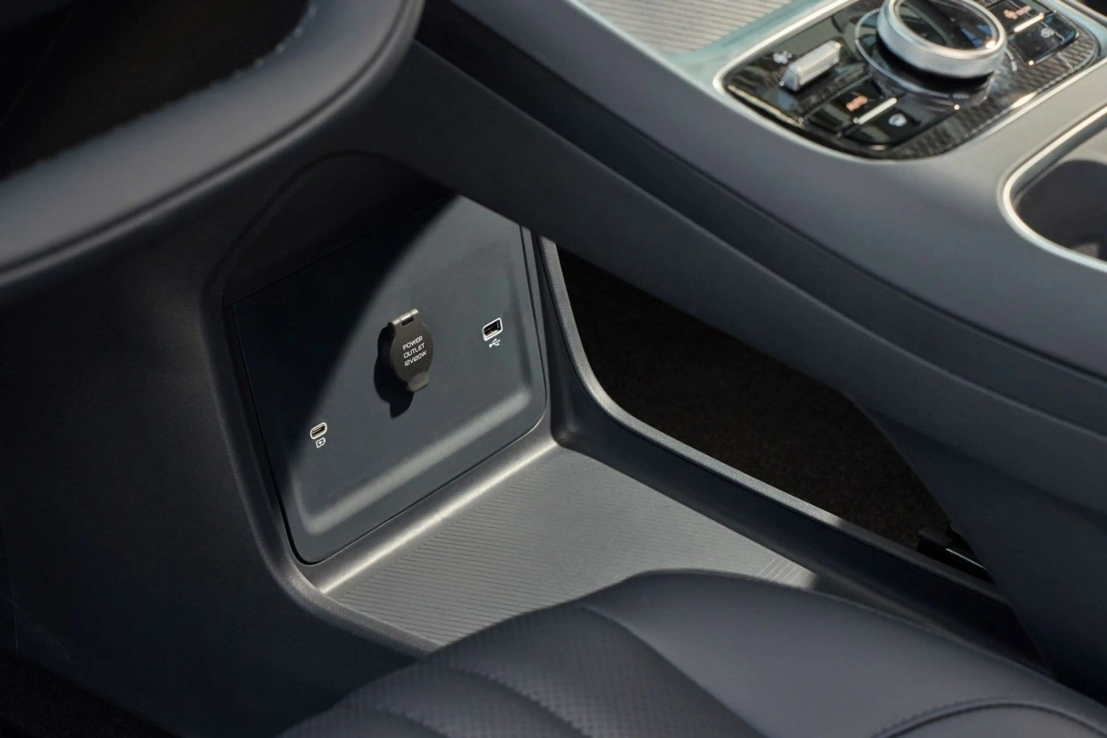 Geely Starray EM-i MAX+ PHEV E.Heck Pano HUD PDC V+h — photo 18