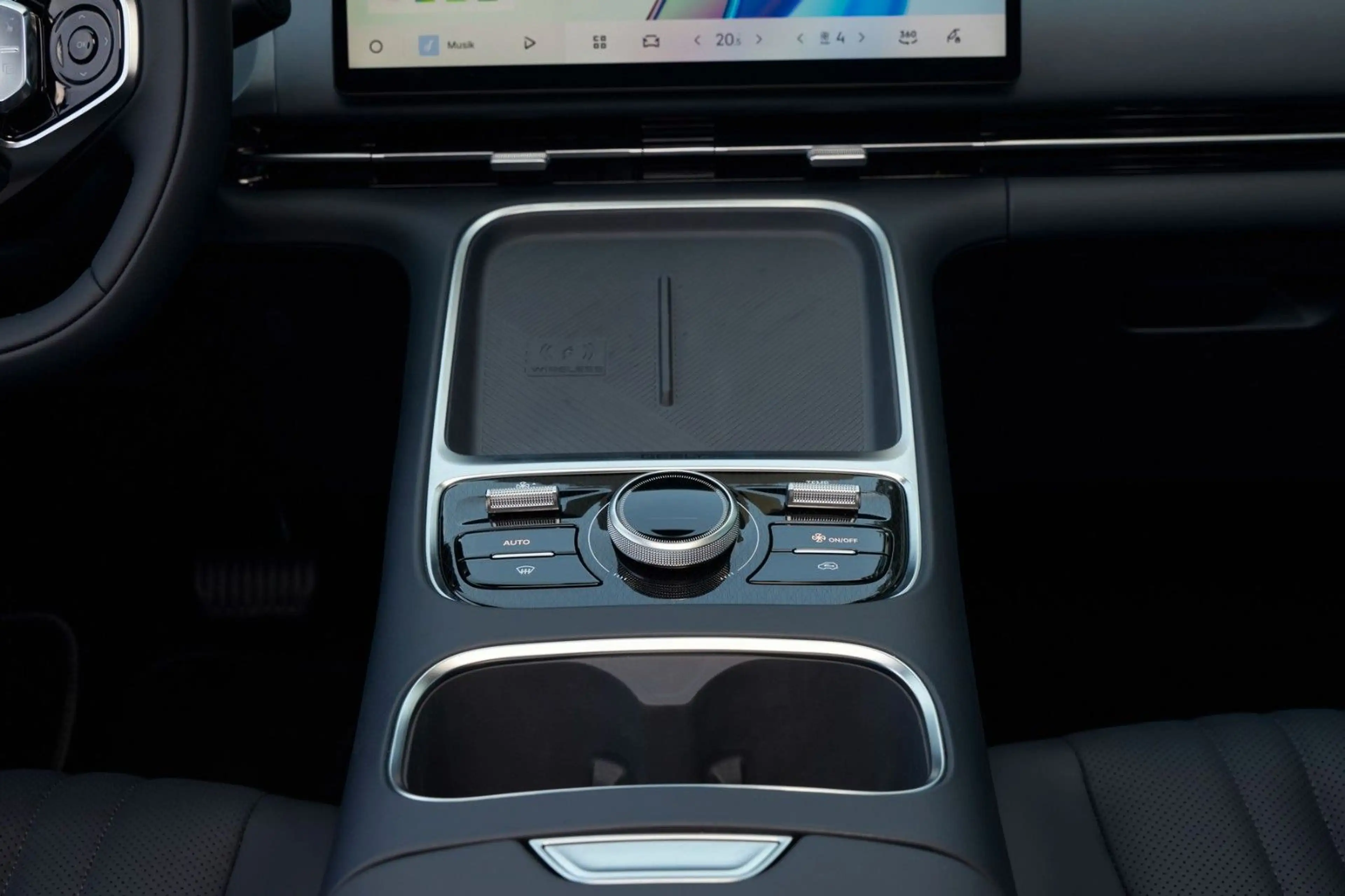 Geely Starray EM-i MAX+ PHEV E.Heck Pano HUD PDC V+h — photo 17