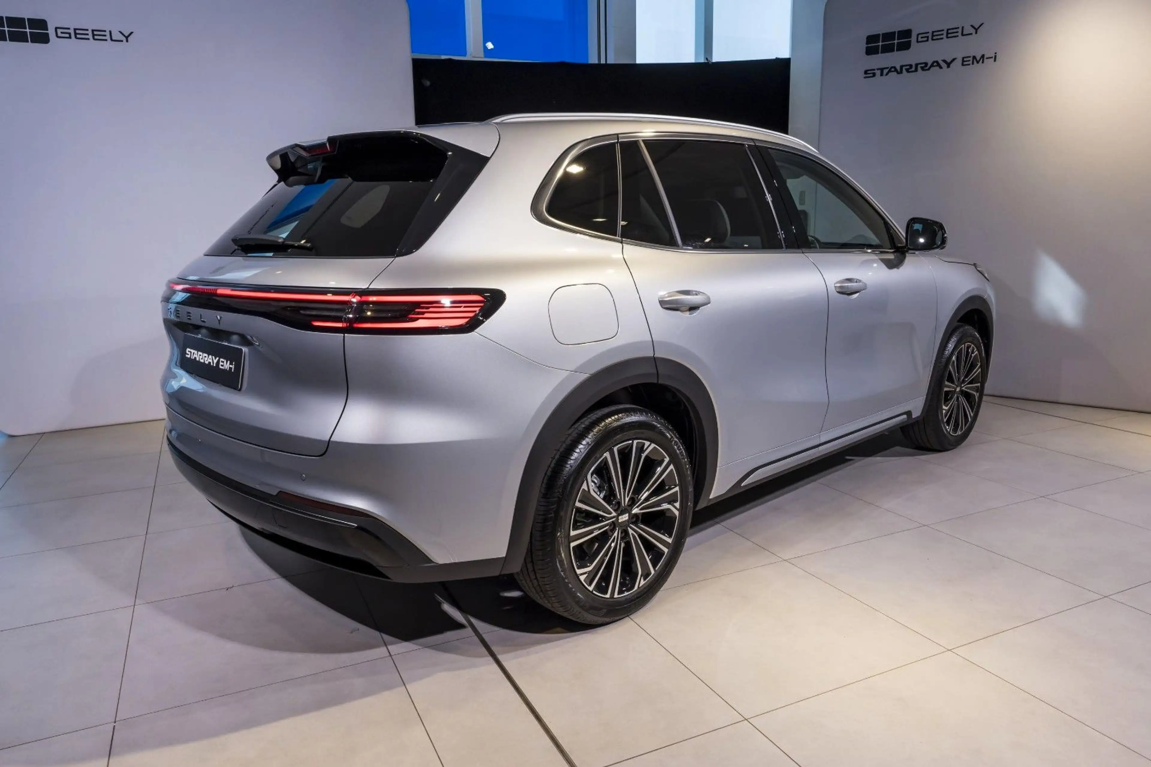Geely Starray EM-i MAX+ PHEV E.Heck Pano HUD PDC V+h — photo 3