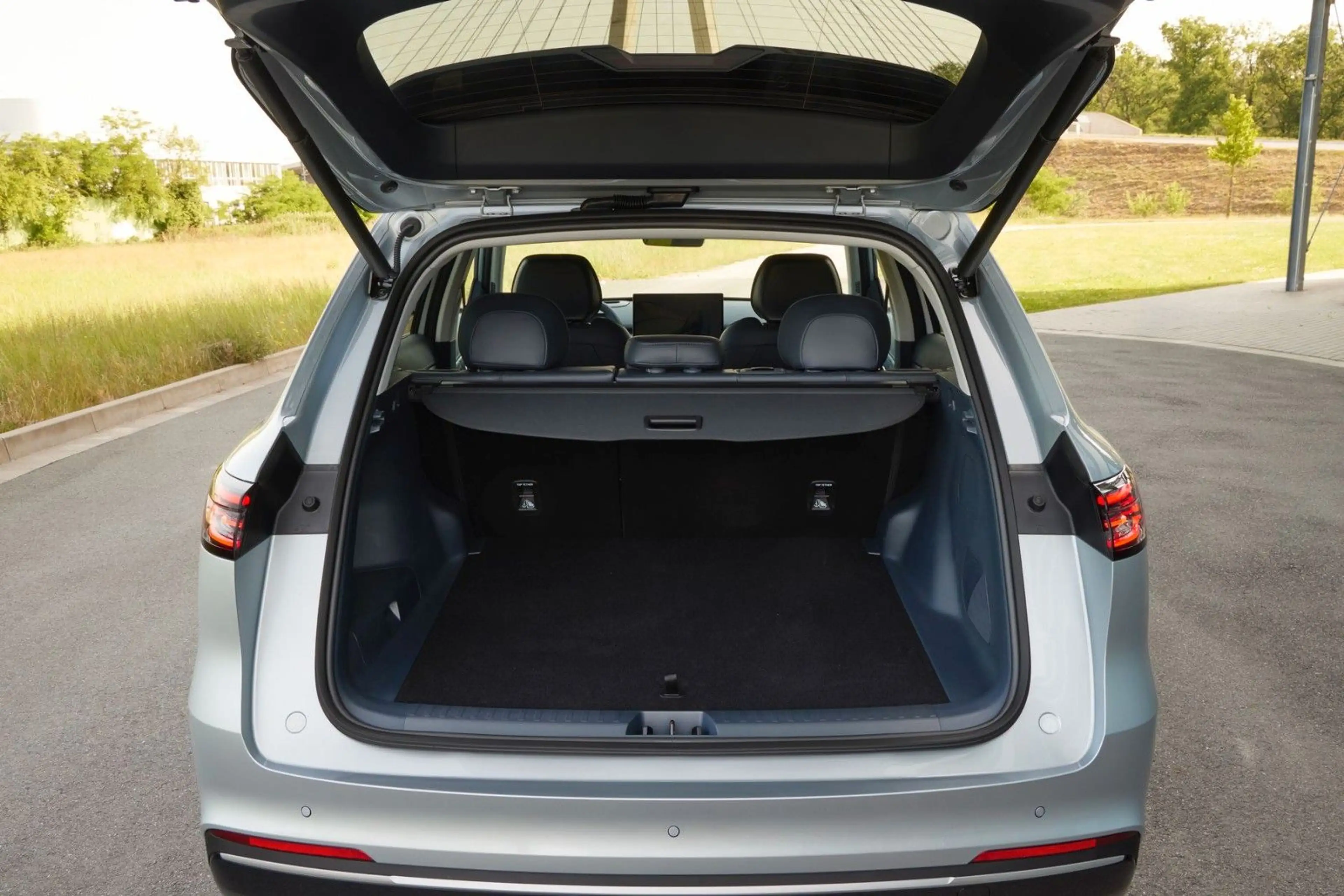 Geely Starray EM-i MAX+ PHEV E.Heck Pano HUD PDC V+h — photo 21