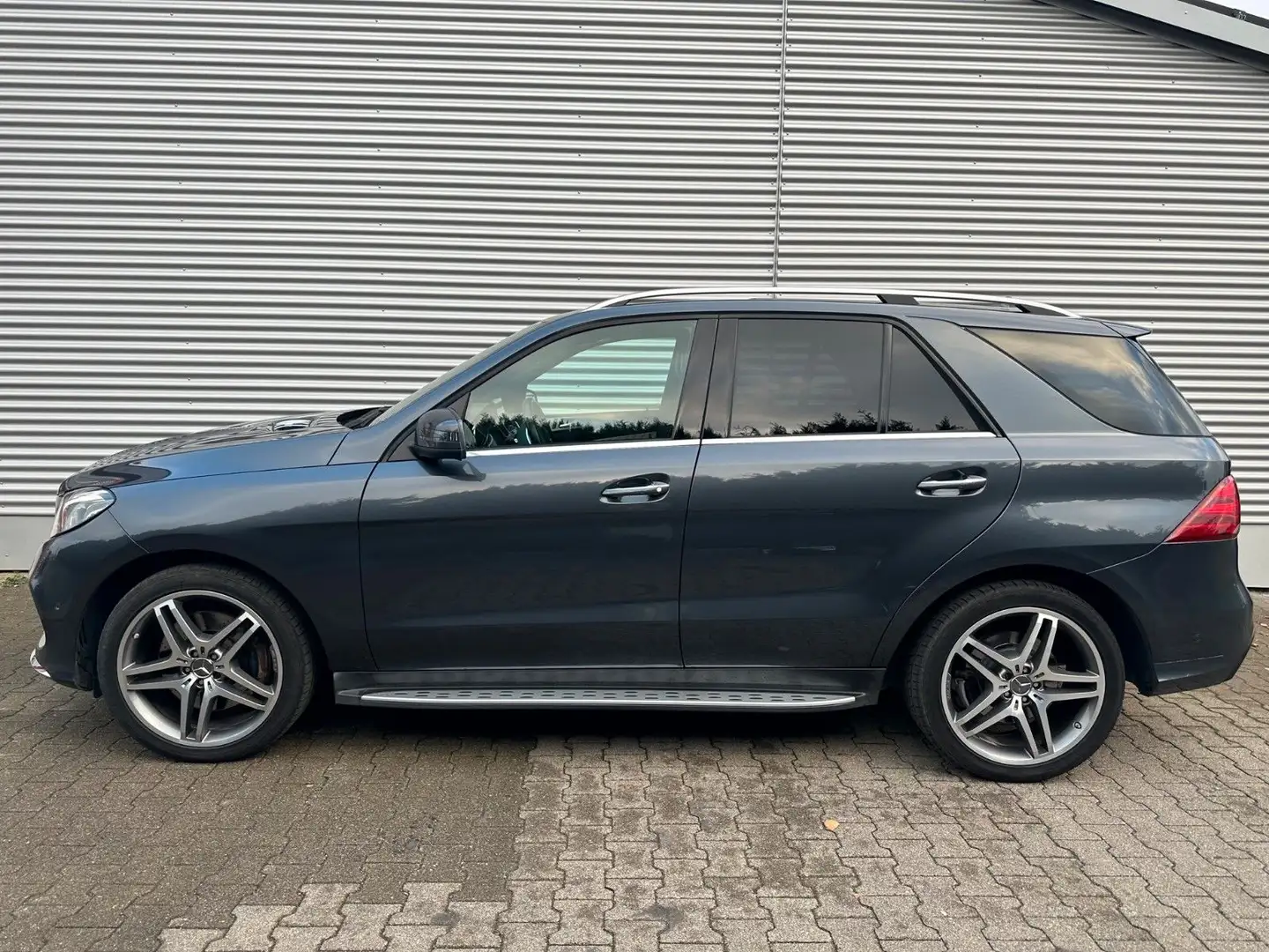 Mercedes-Benz GLE 500 GLE -Klasse 4Matic AMG-Line LED Kamera Сірий - 2