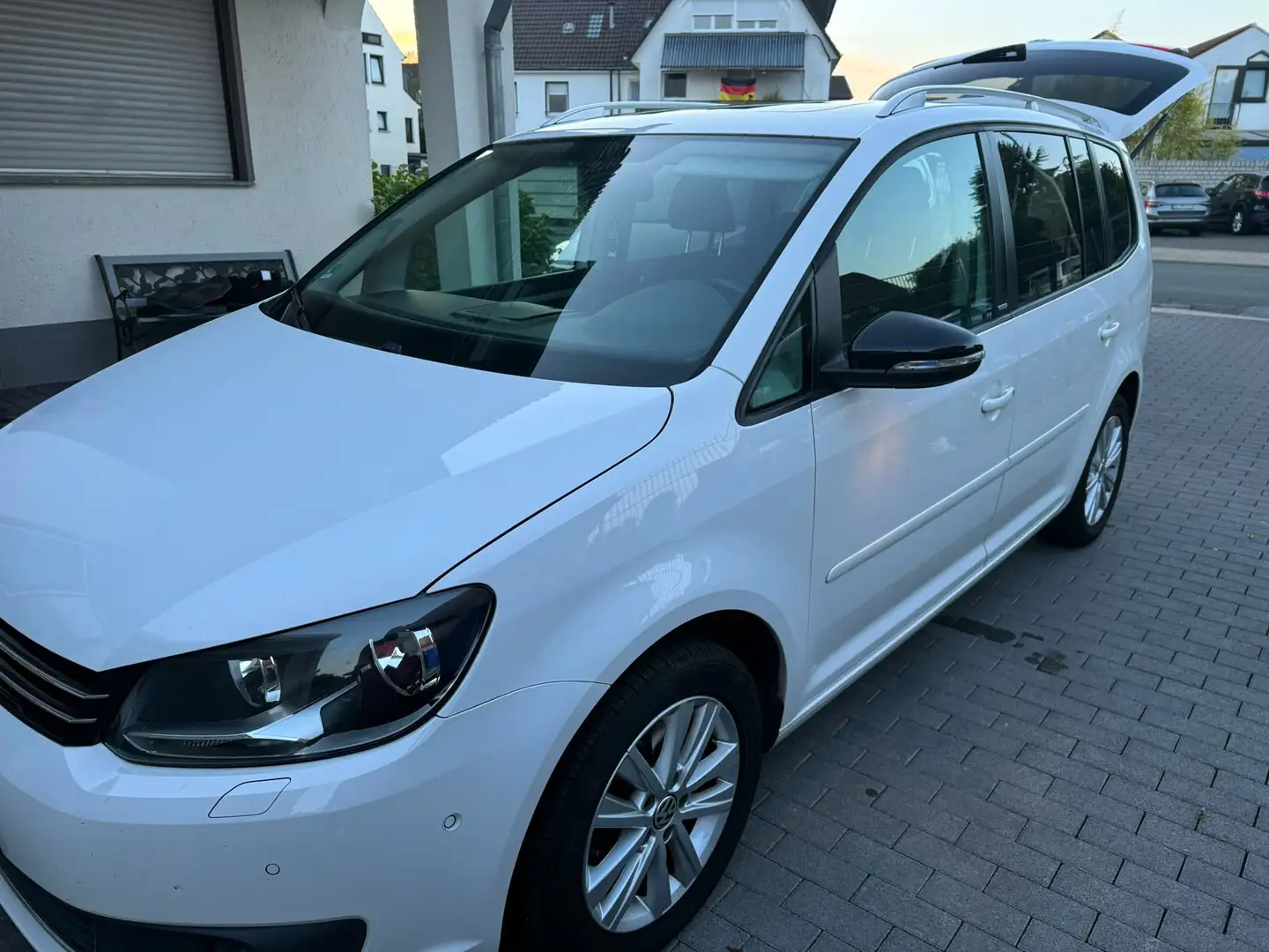 Volkswagen Touran Touran 1.2 TSI BlueMotion Technology STYLE Weiß - 2