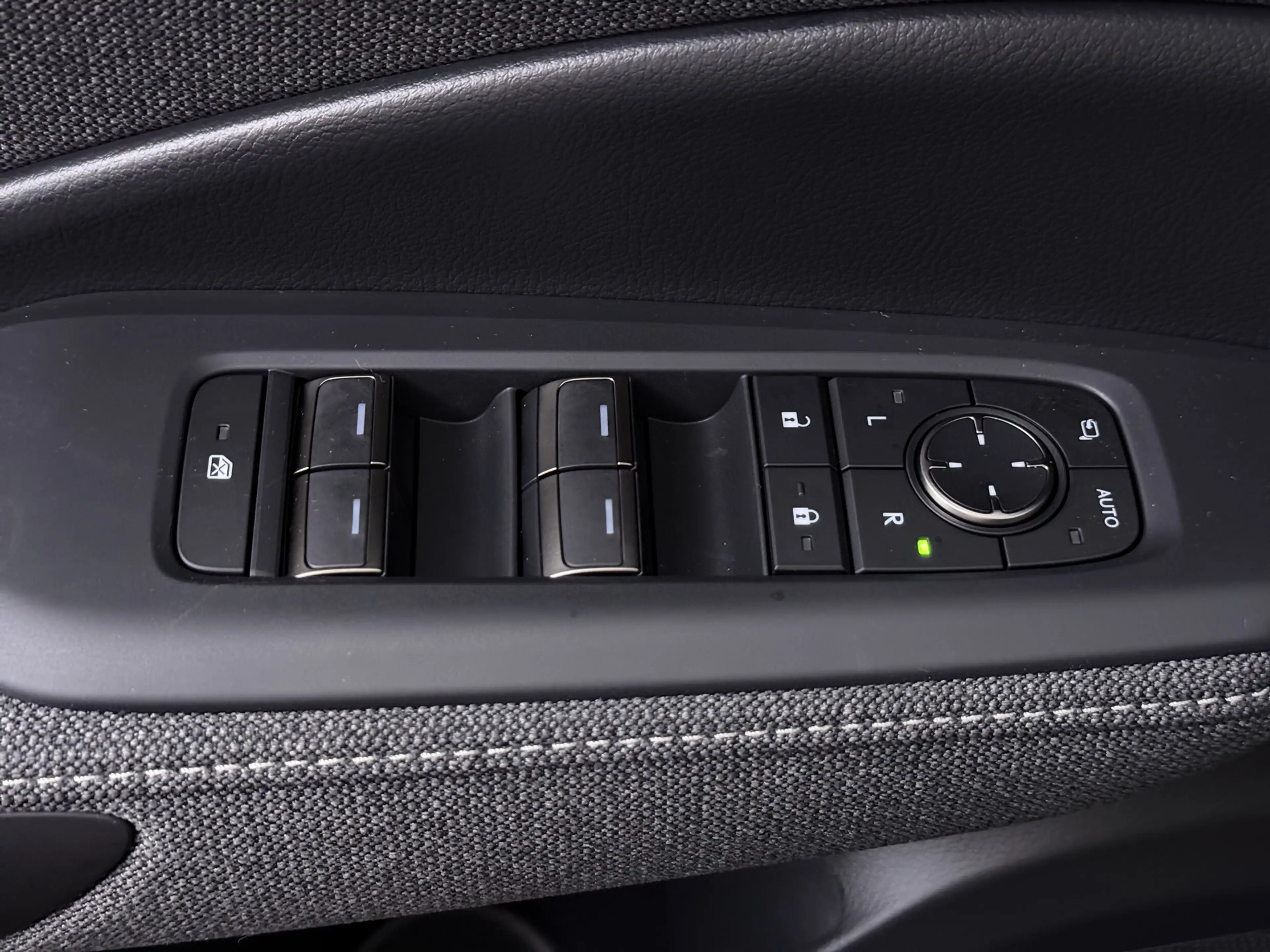 Lexus LBX 1.5 Hybrid Business Line | Navigatie | PDC | Leena — photo 13