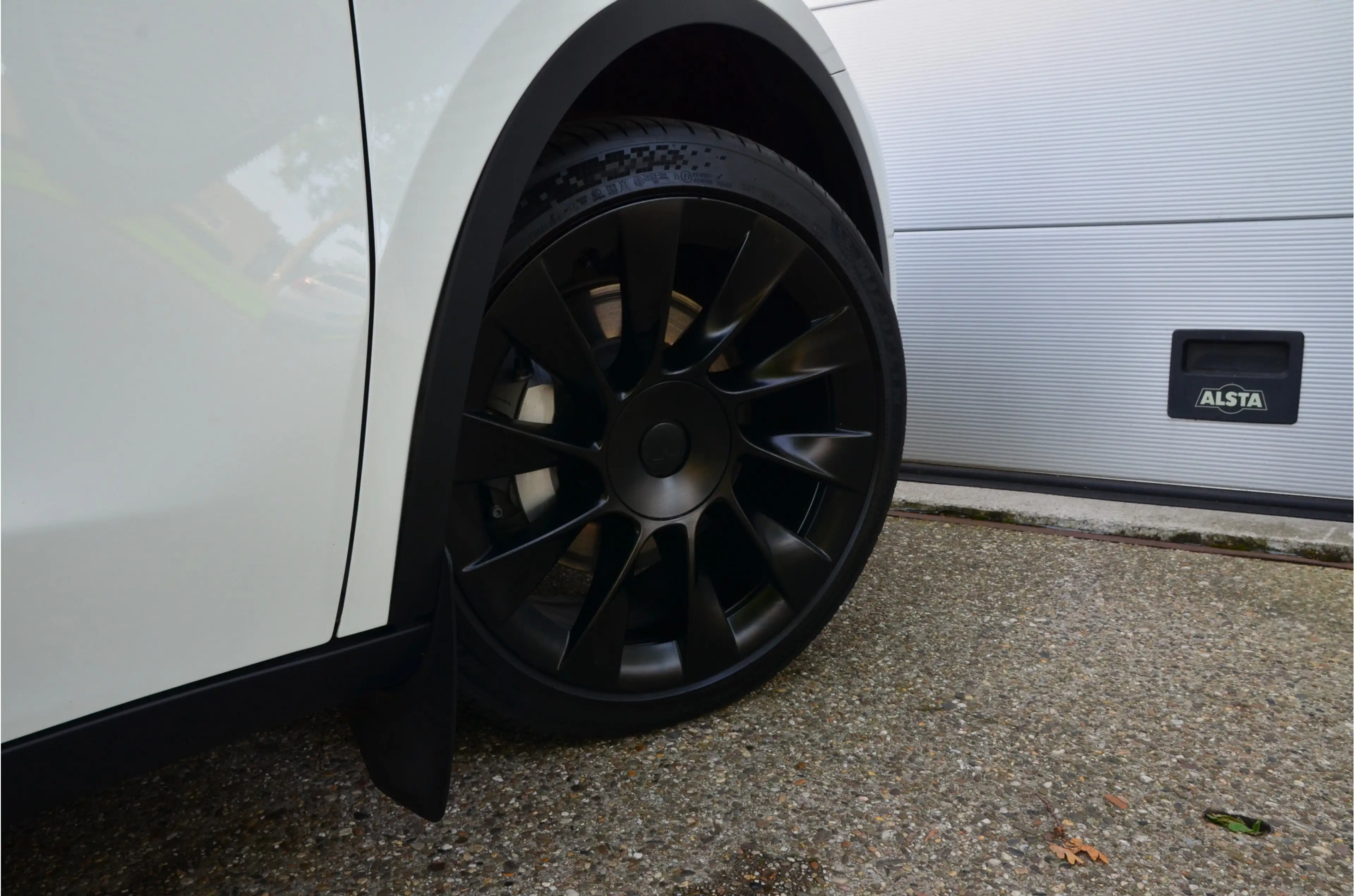 Tesla Model Y Long Range RWD 75 kWh AutoPilot3.0 Ryzen — photo 6