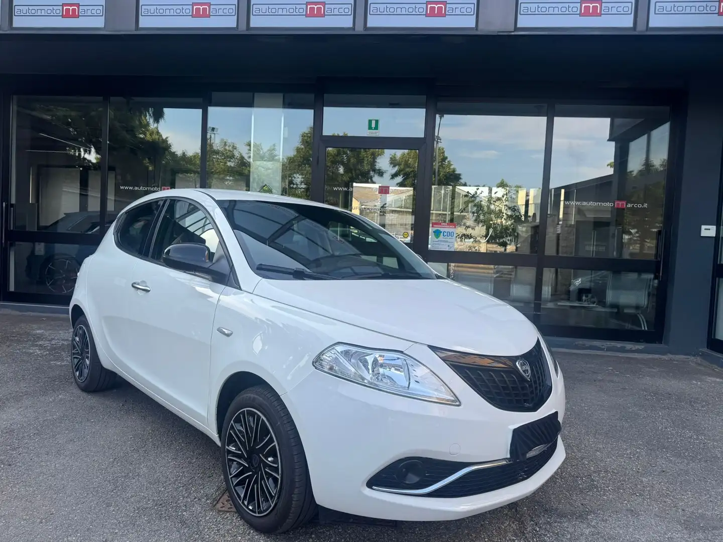 Lancia Ypsilon Ypsilon III 2021 1.0 firefly hybrid Silver Bianco - 1