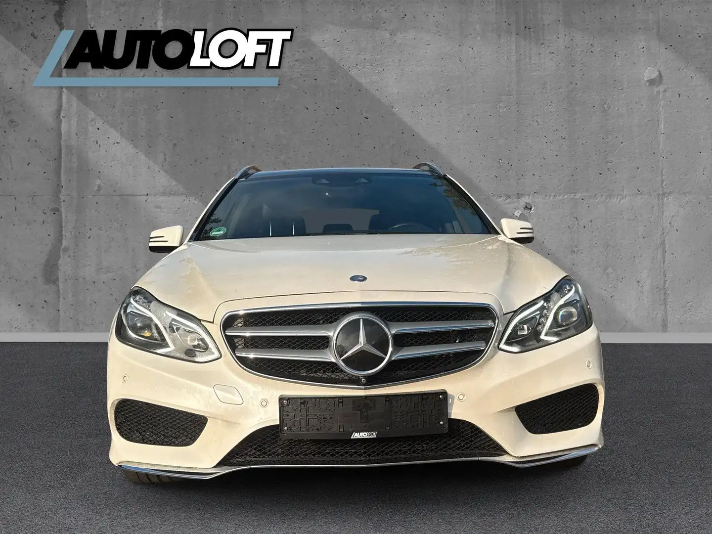 Mercedes-Benz E 500 T-Modell AMG-PAKET/DISTRONIC/AHK/PANO Weiß - 2