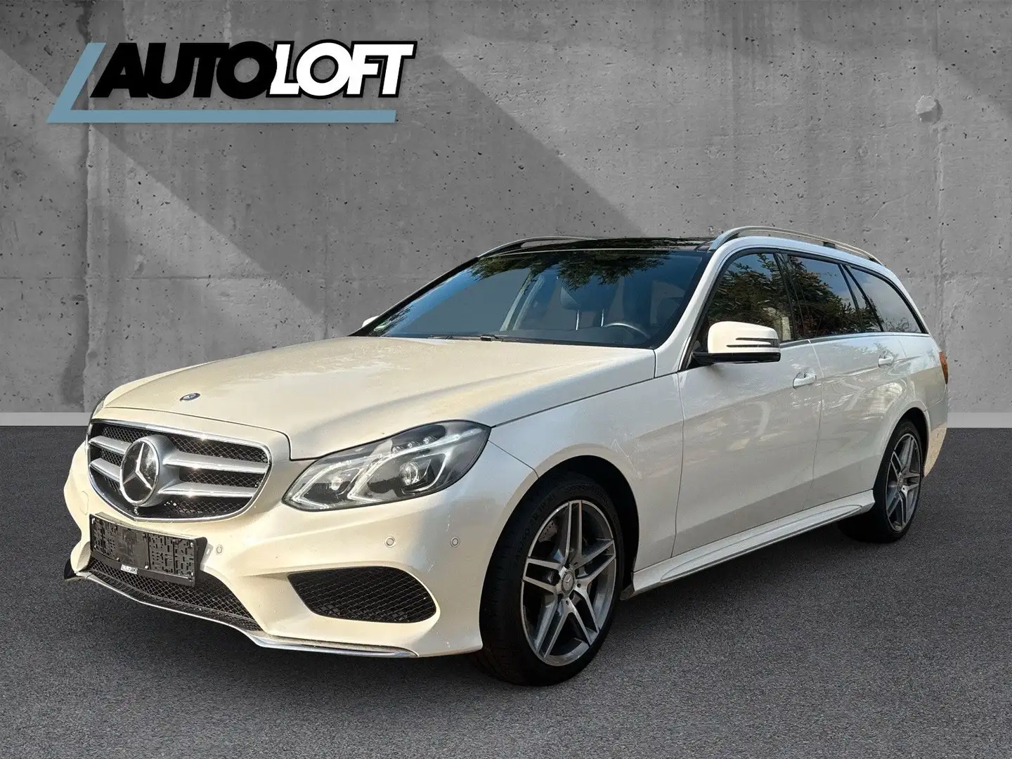 Mercedes-Benz E 500 T-Modell AMG-PAKET/DISTRONIC/AHK/PANO Weiß - 1
