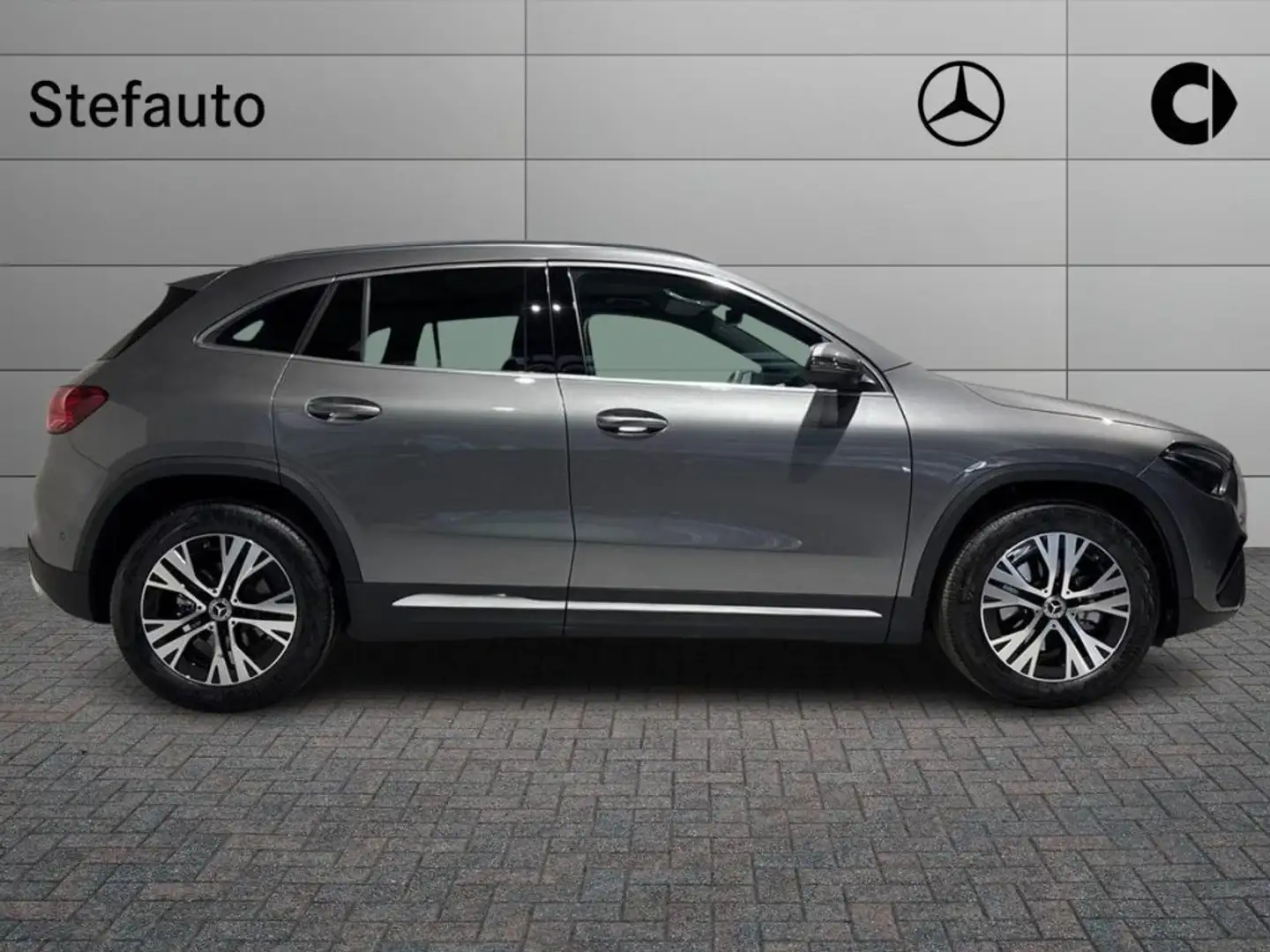Mercedes-Benz GLA 200 d Automatic Progressive Advanced Grigio - 2