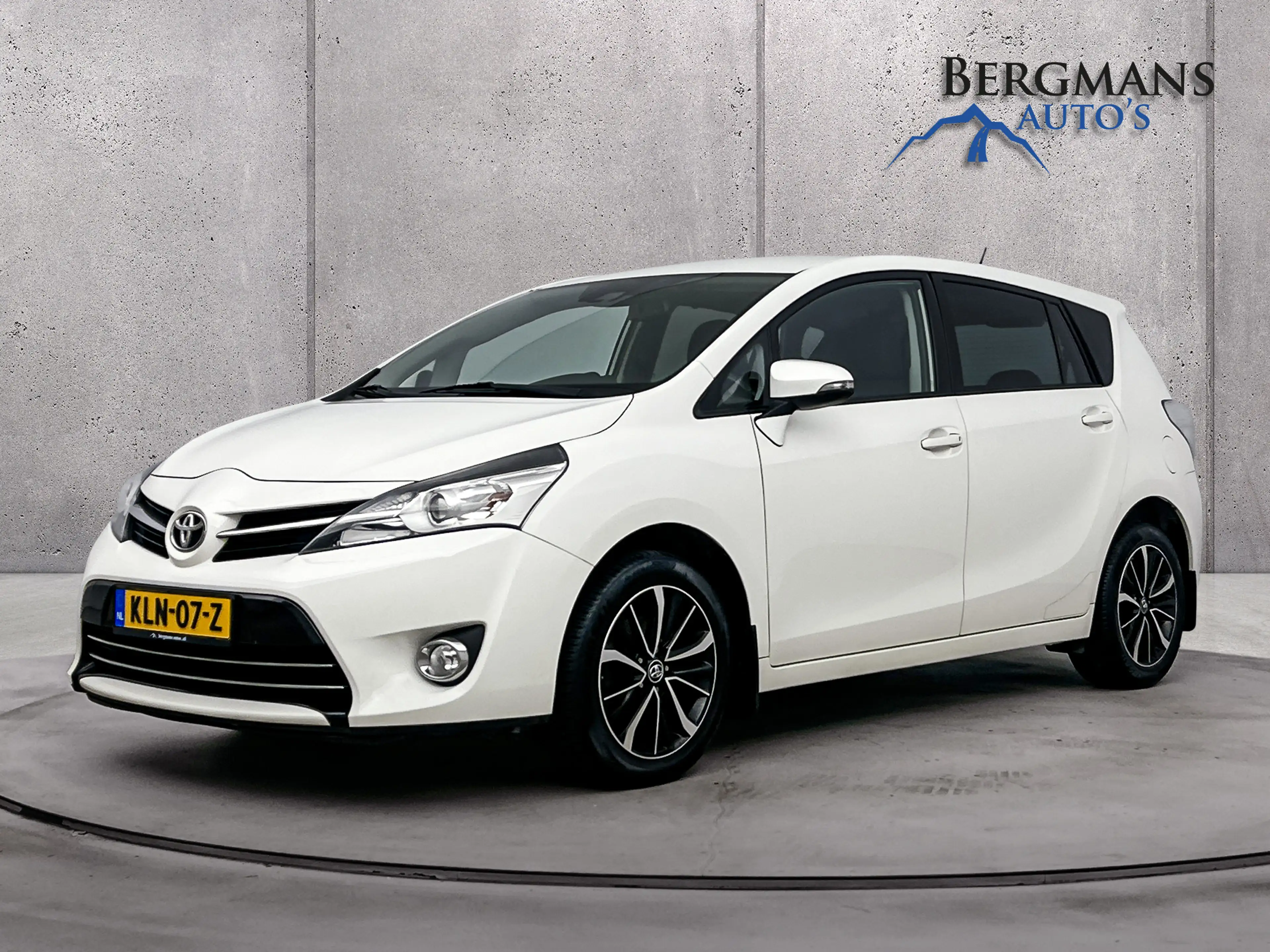 Toyota Verso 1.6 VVT-i Dynamic 50th anniversary // DEALERONDERH