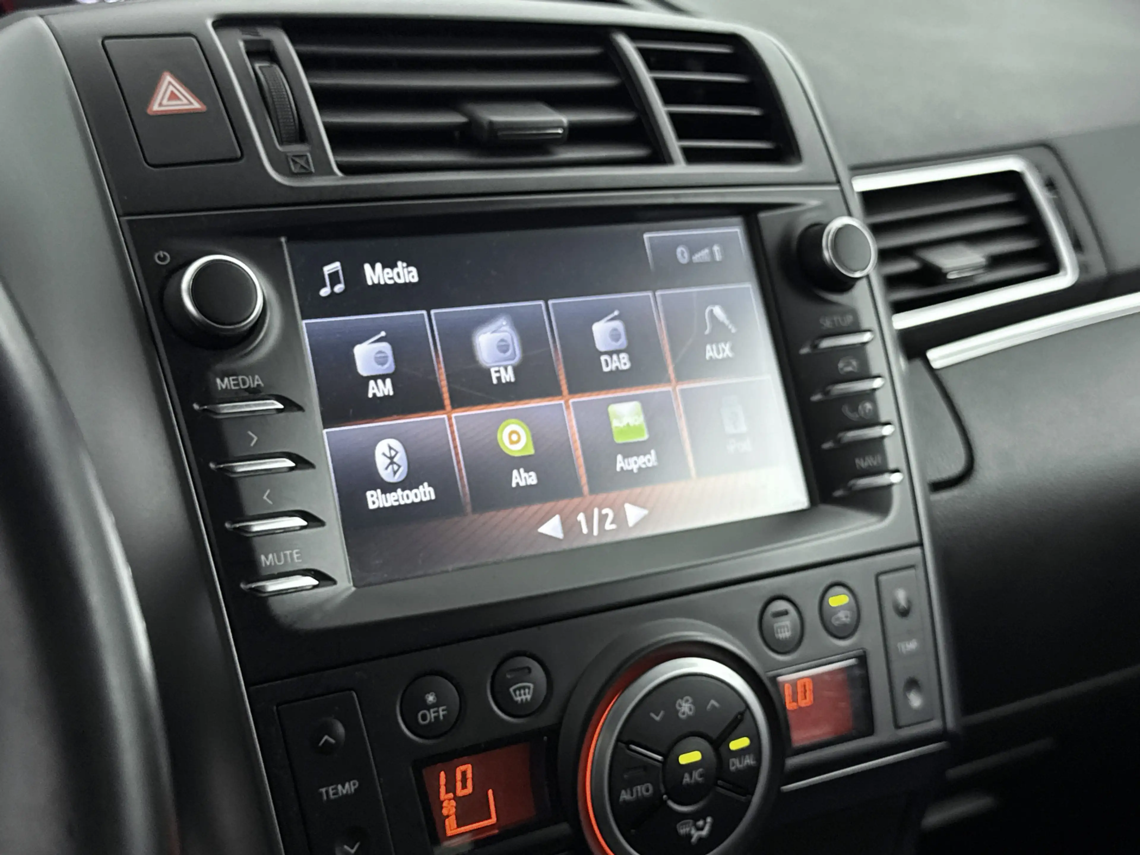 Toyota Verso 1.6 VVT-i Dynamic 50th anniversary // DEALERONDERH — photo 7