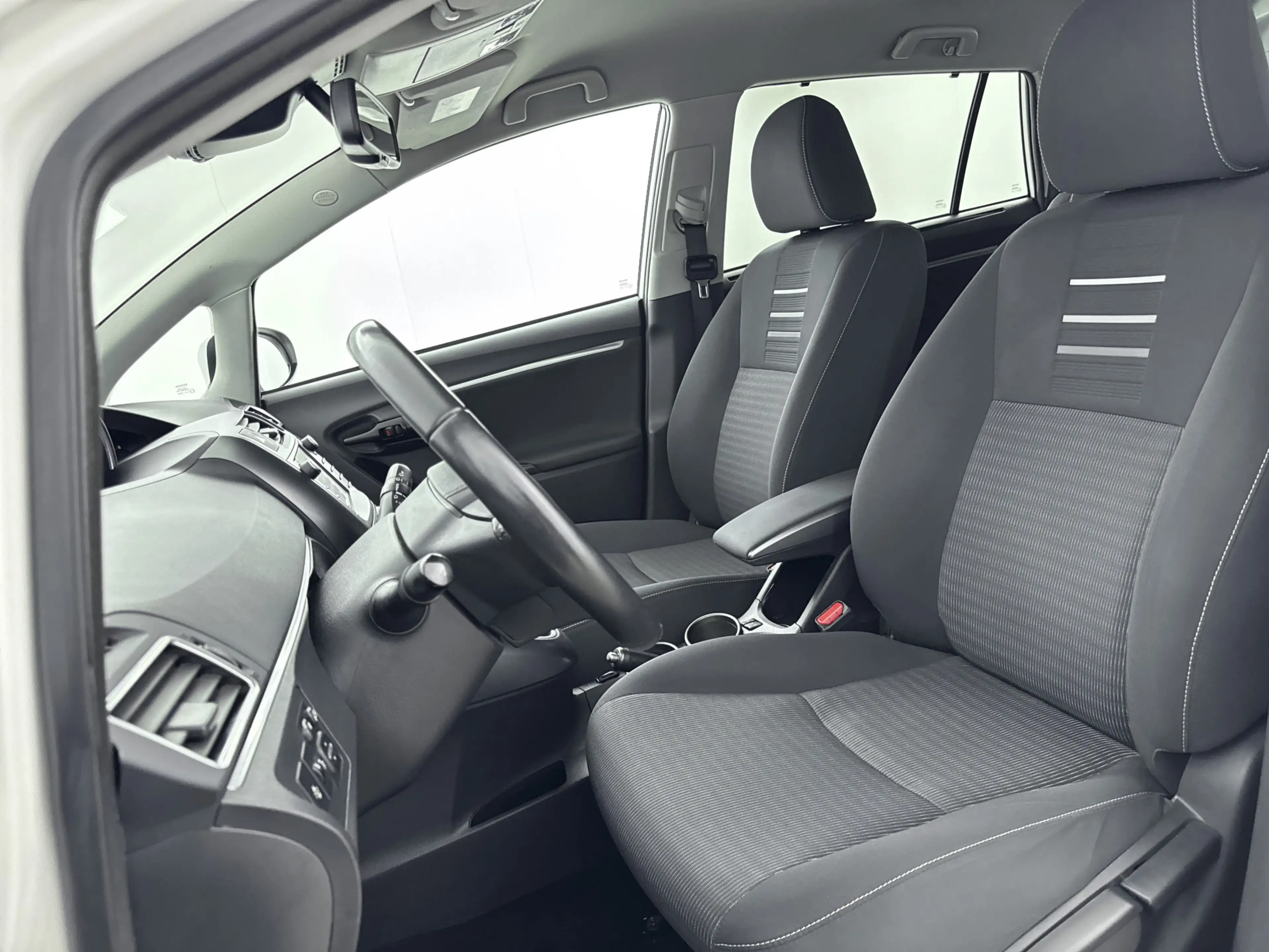 Toyota Verso 1.6 VVT-i Dynamic 50th anniversary // DEALERONDERH — photo 4