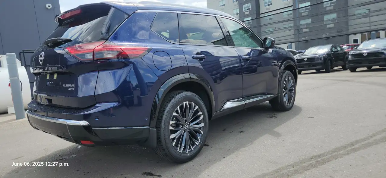 Nissan Rogue снимка Nissan Rogue