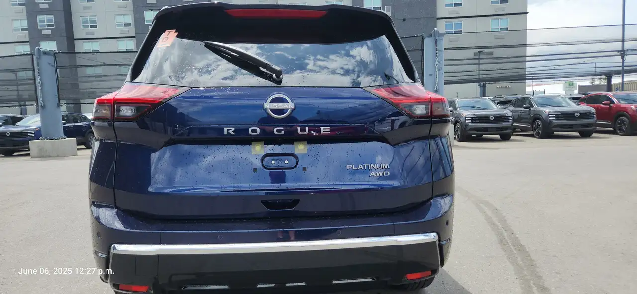 Nissan Rogue снимка Nissan Rogue