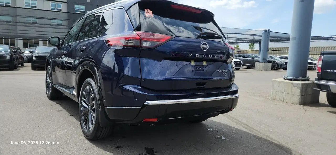 Nissan Rogue снимка Nissan Rogue
