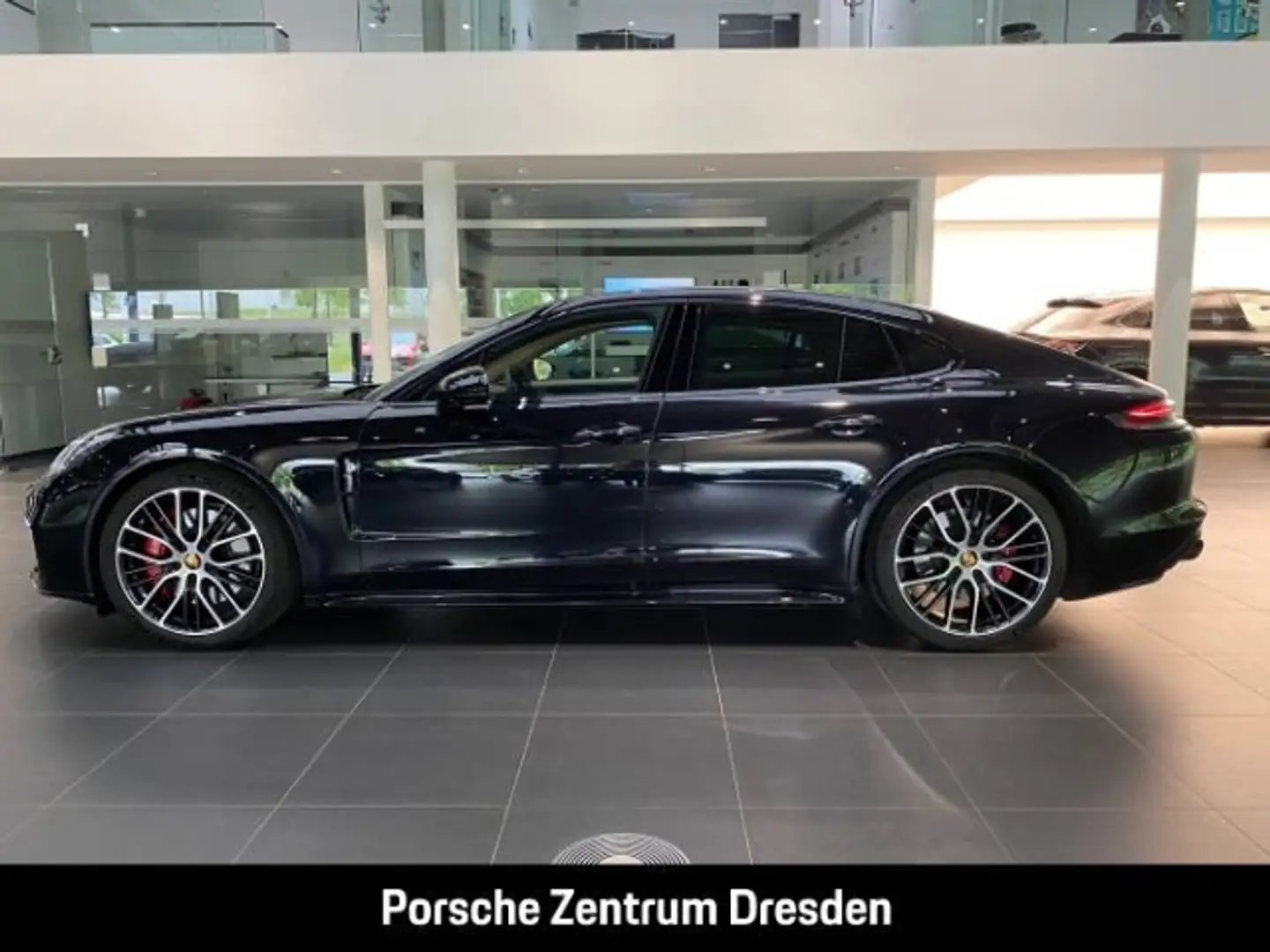 Porsche Panamera GTS SH v+r Sitzbelüf. v Head-Up Inno Black - 2