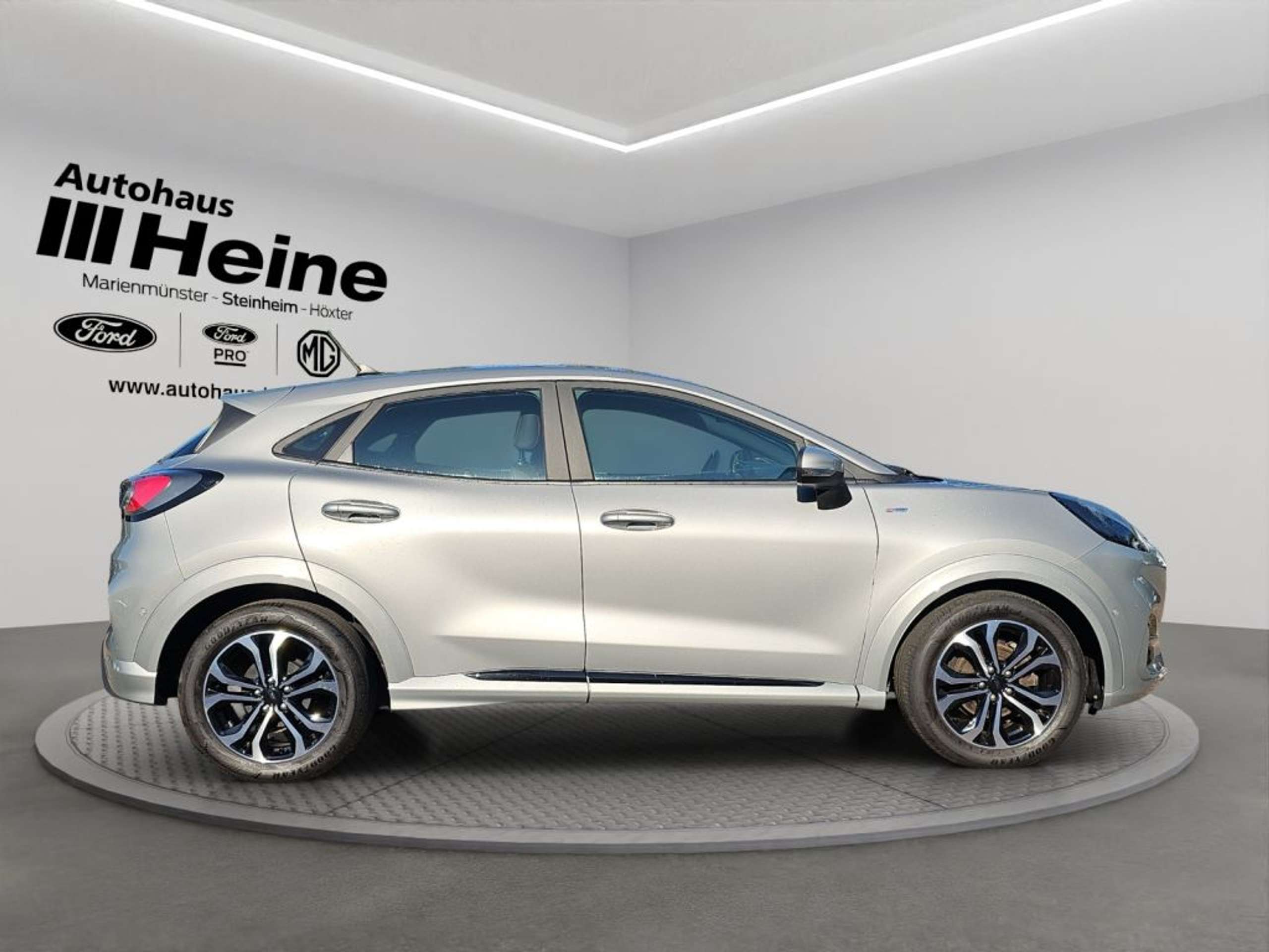 Fahrzeugabbildung Ford Puma 1.0 EcoBoost Hybrid Aut. ST-LINE - mit KI generiert/bearbeitet
