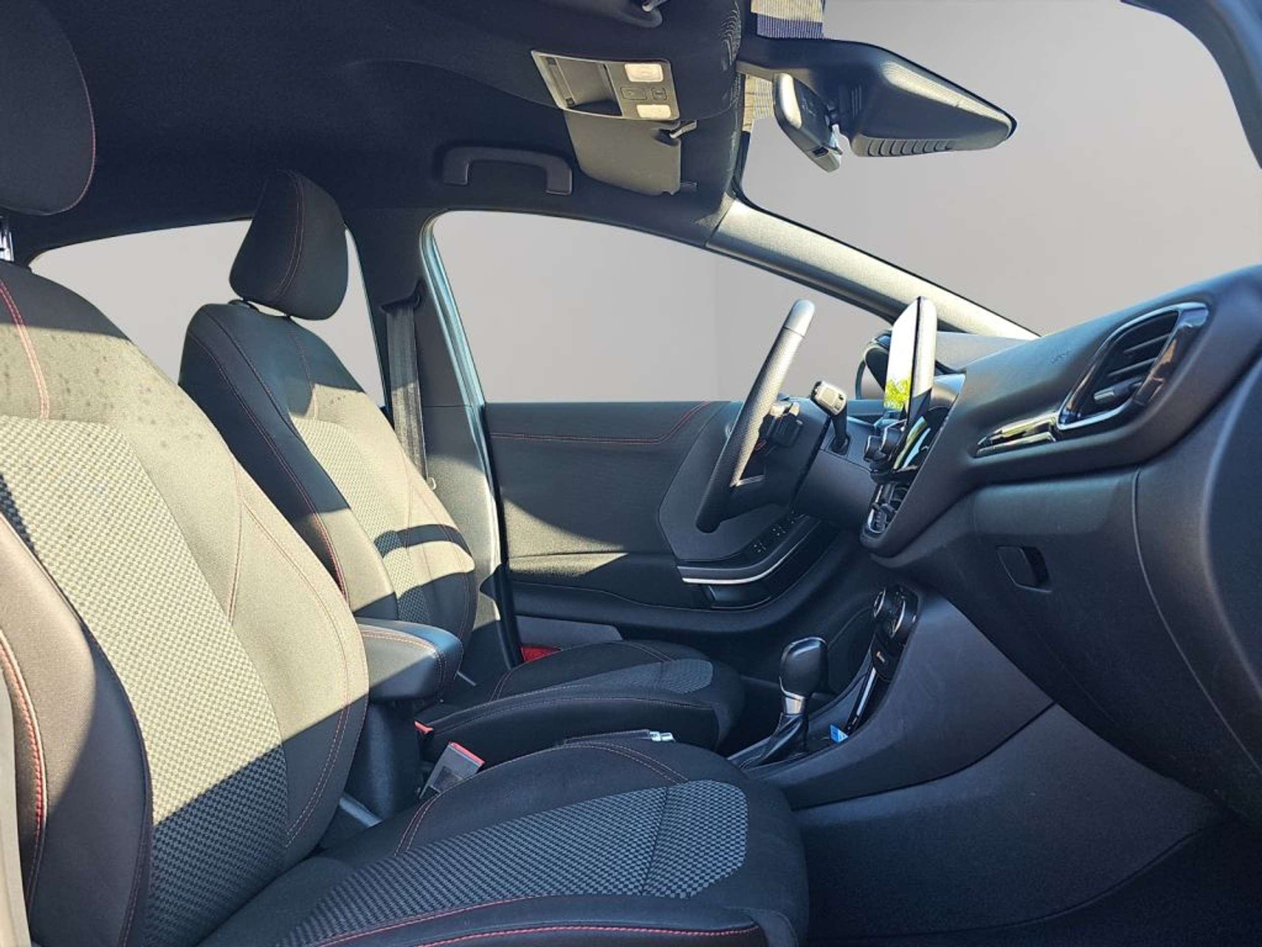 Fahrzeugabbildung Ford Puma 1.0 EcoBoost Hybrid Aut. ST-LINE - mit KI generiert/bearbeitet