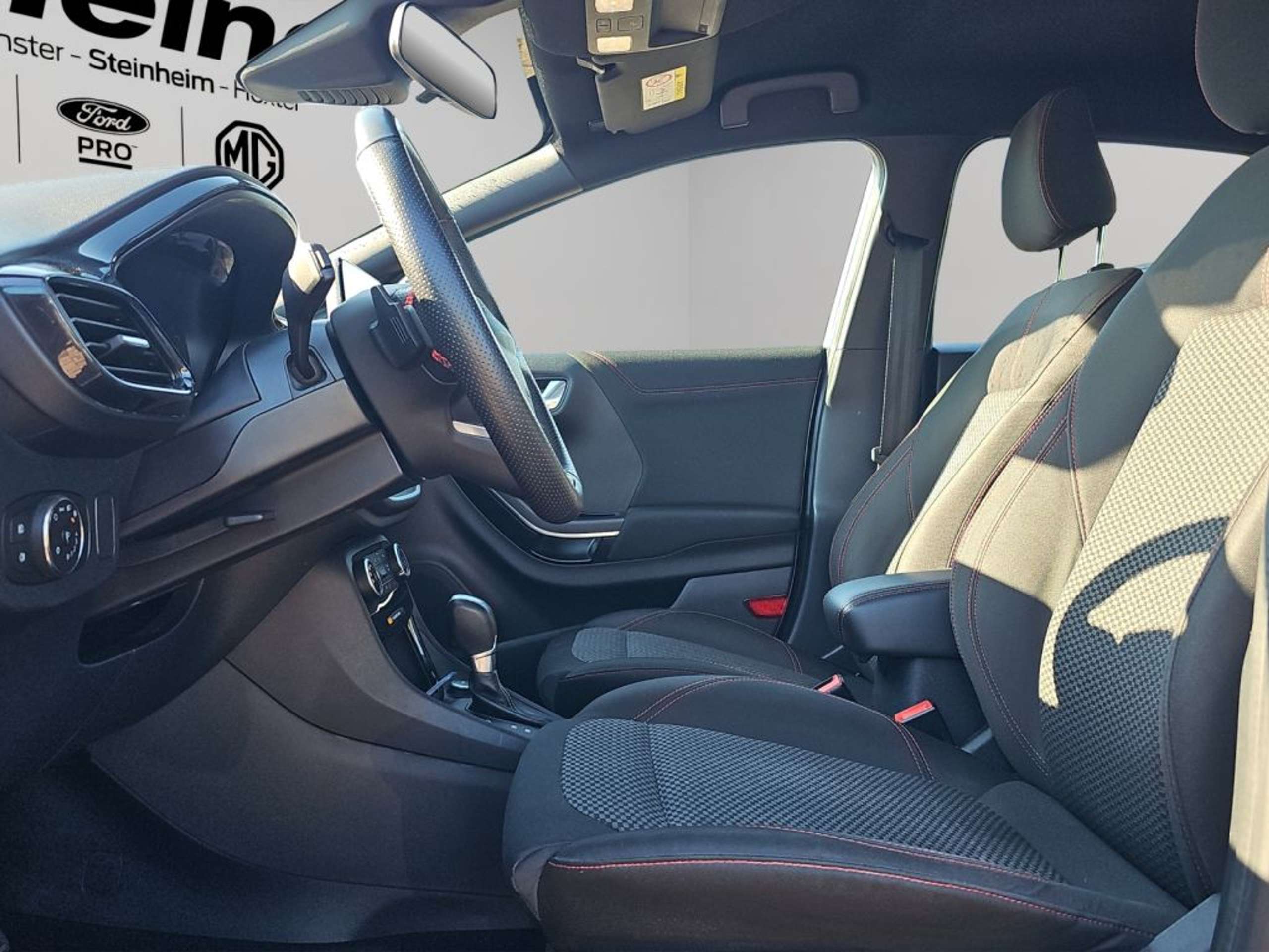 Fahrzeugabbildung Ford Puma 1.0 EcoBoost Hybrid Aut. ST-LINE - mit KI generiert/bearbeitet