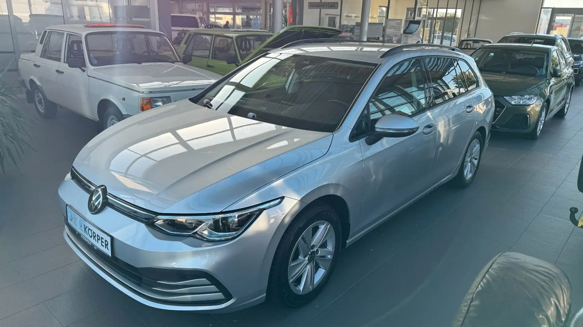 Volkswagen Golf VIII Variant Life 2.0 TDI Silber - 1