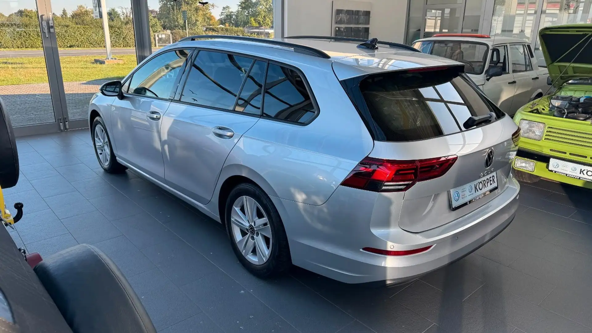 Volkswagen Golf VIII Variant Life 2.0 TDI Silber - 2
