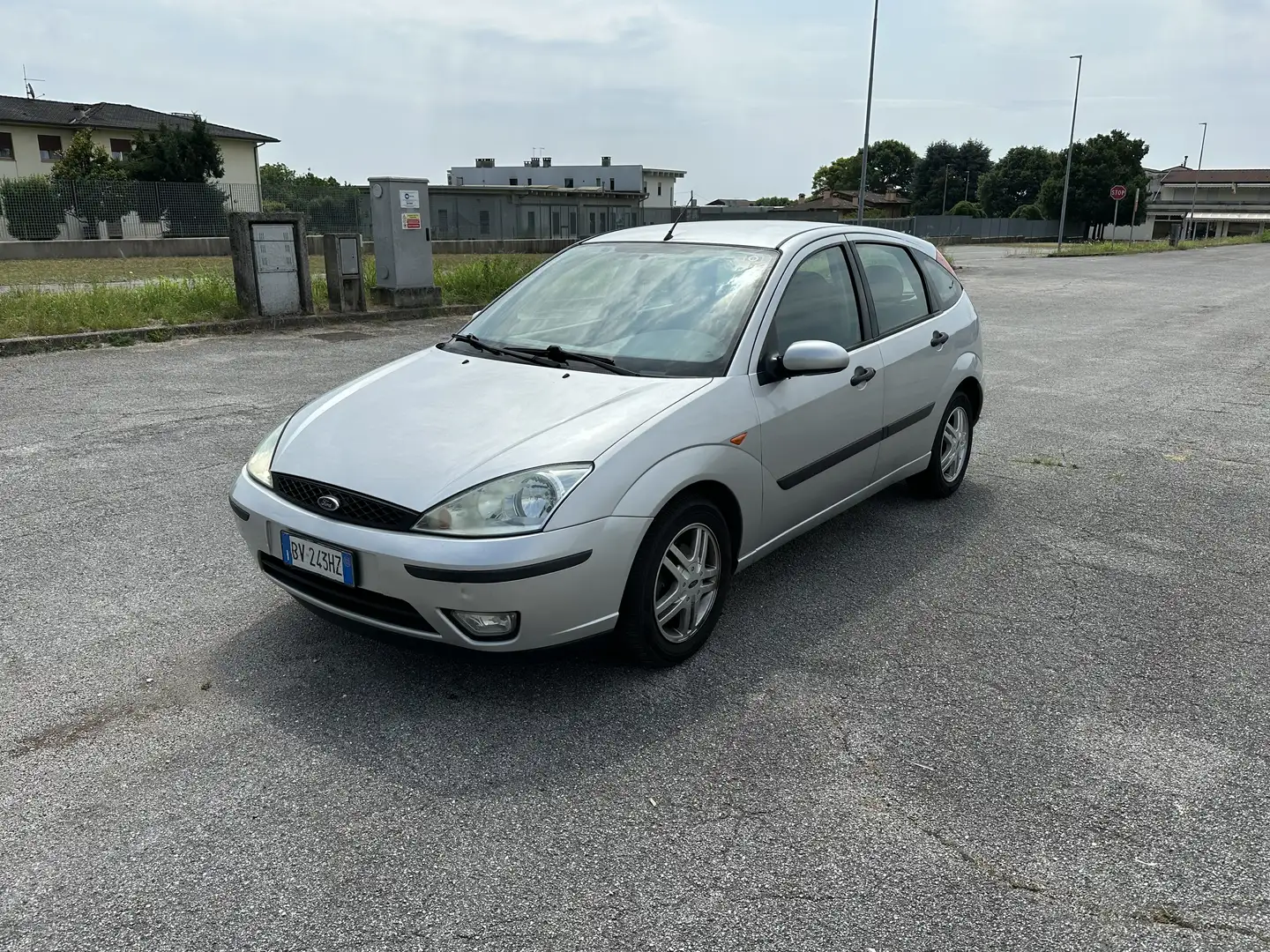 Ford Focus 5p 1.6i 16v Zetec - 1