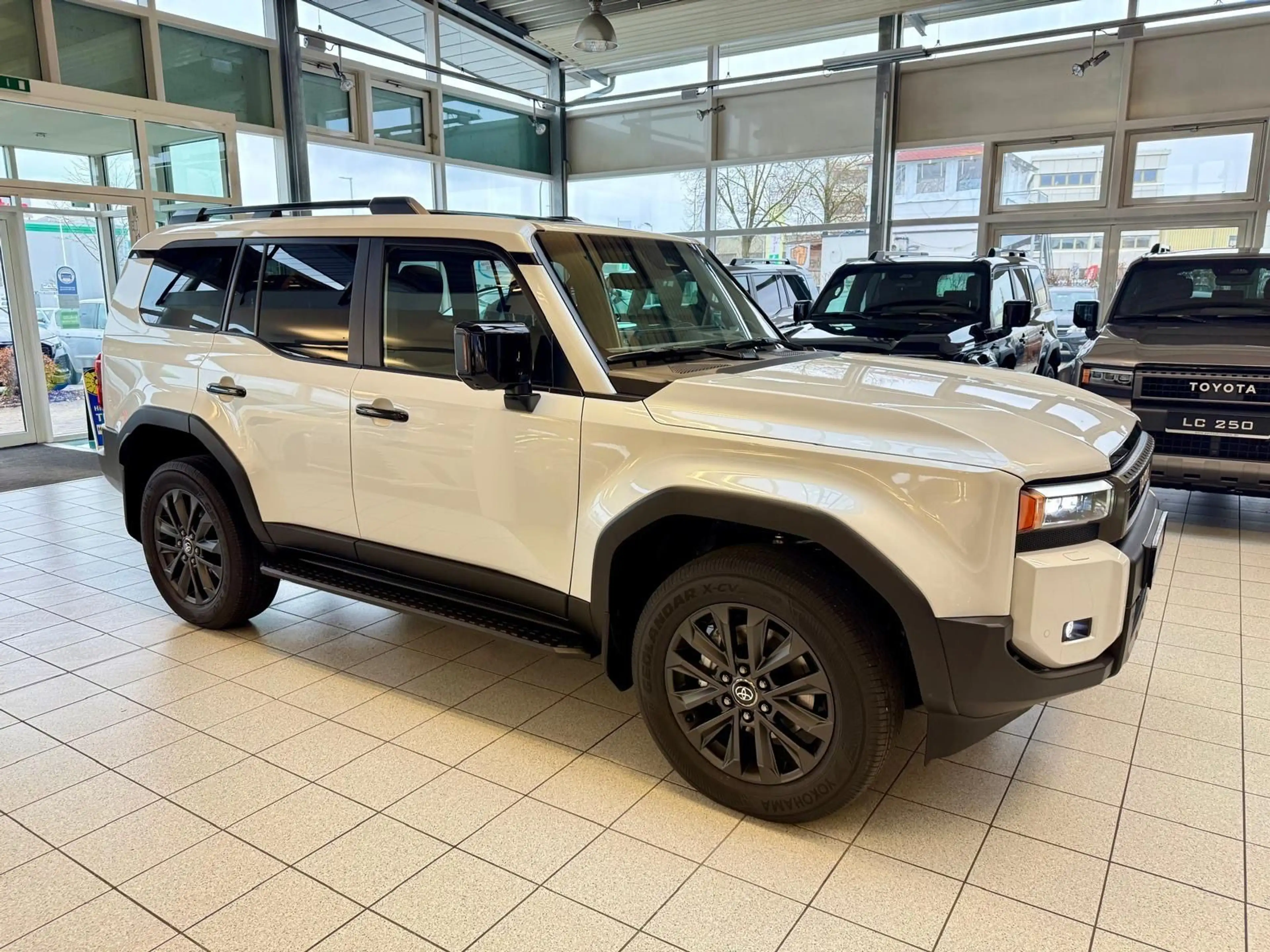 Toyota Land Cruiser 250 - LOUNGE-MILD HYBRID-PANORAMA-HEAD UP — photo 2