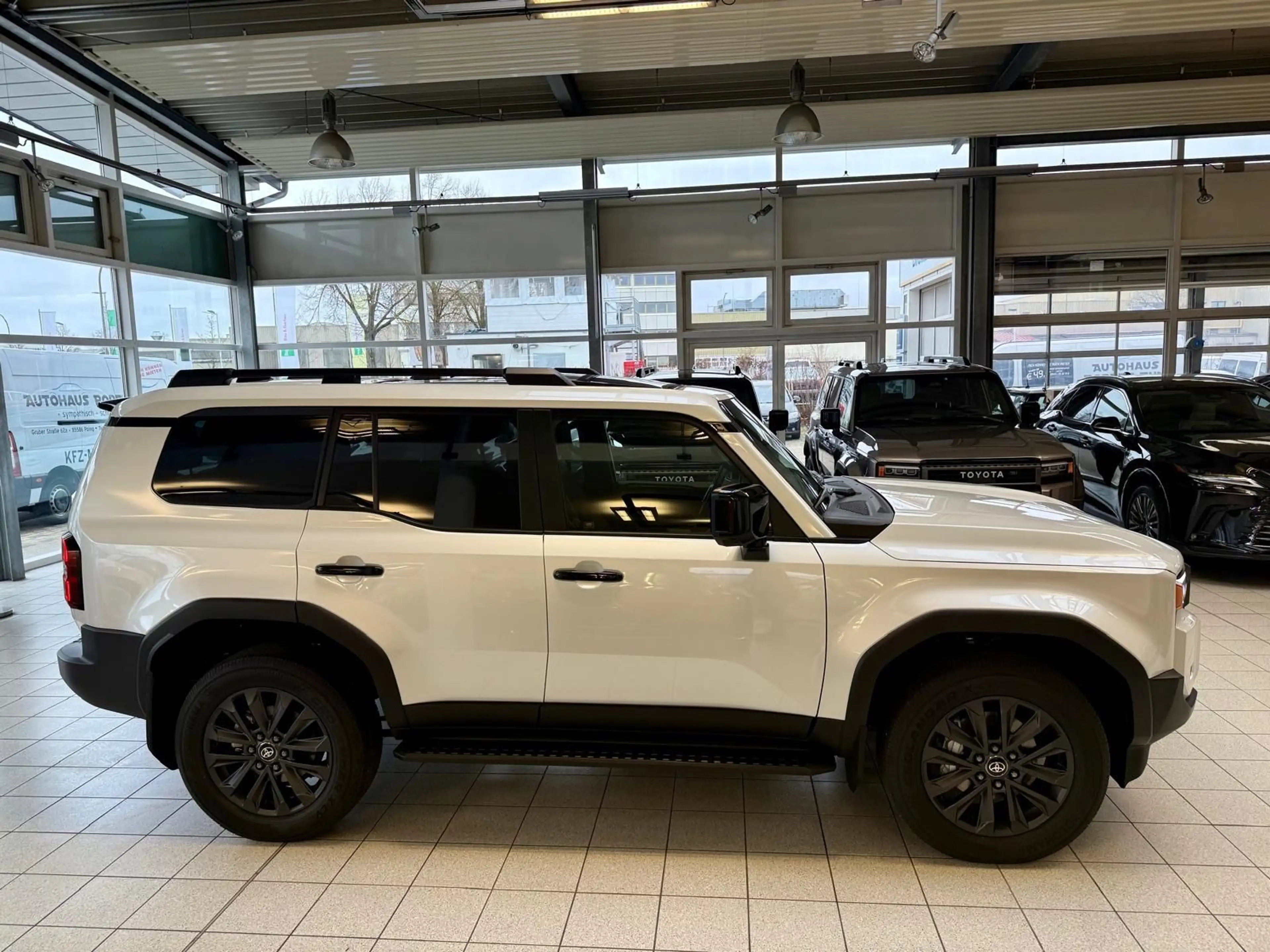 Toyota Land Cruiser 250 - LOUNGE-MILD HYBRID-PANORAMA-HEAD UP — photo 12
