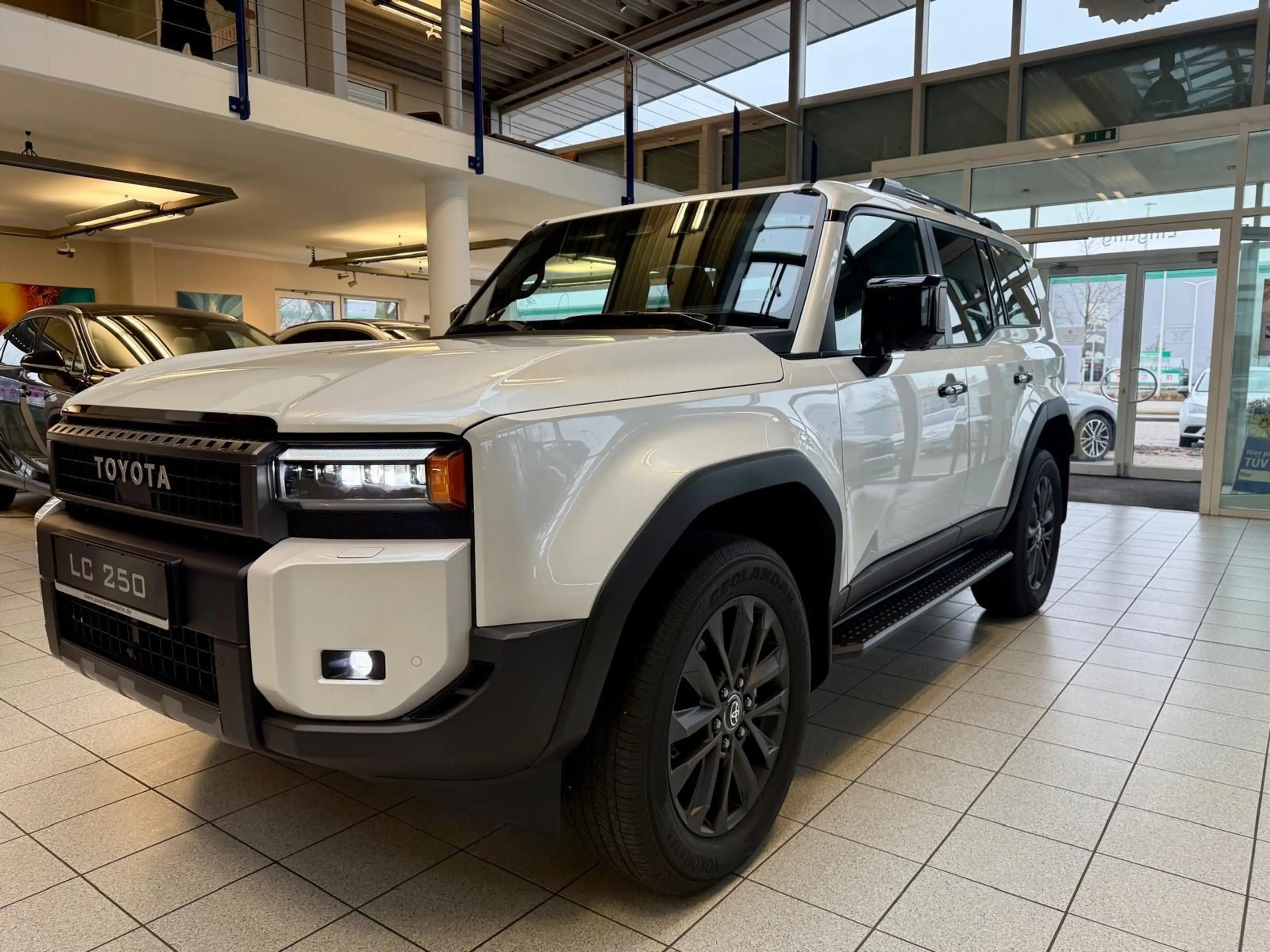 Toyota Land Cruiser 250 - LOUNGE-MILD HYBRID-PANORAMA-HEAD UP — photo 6
