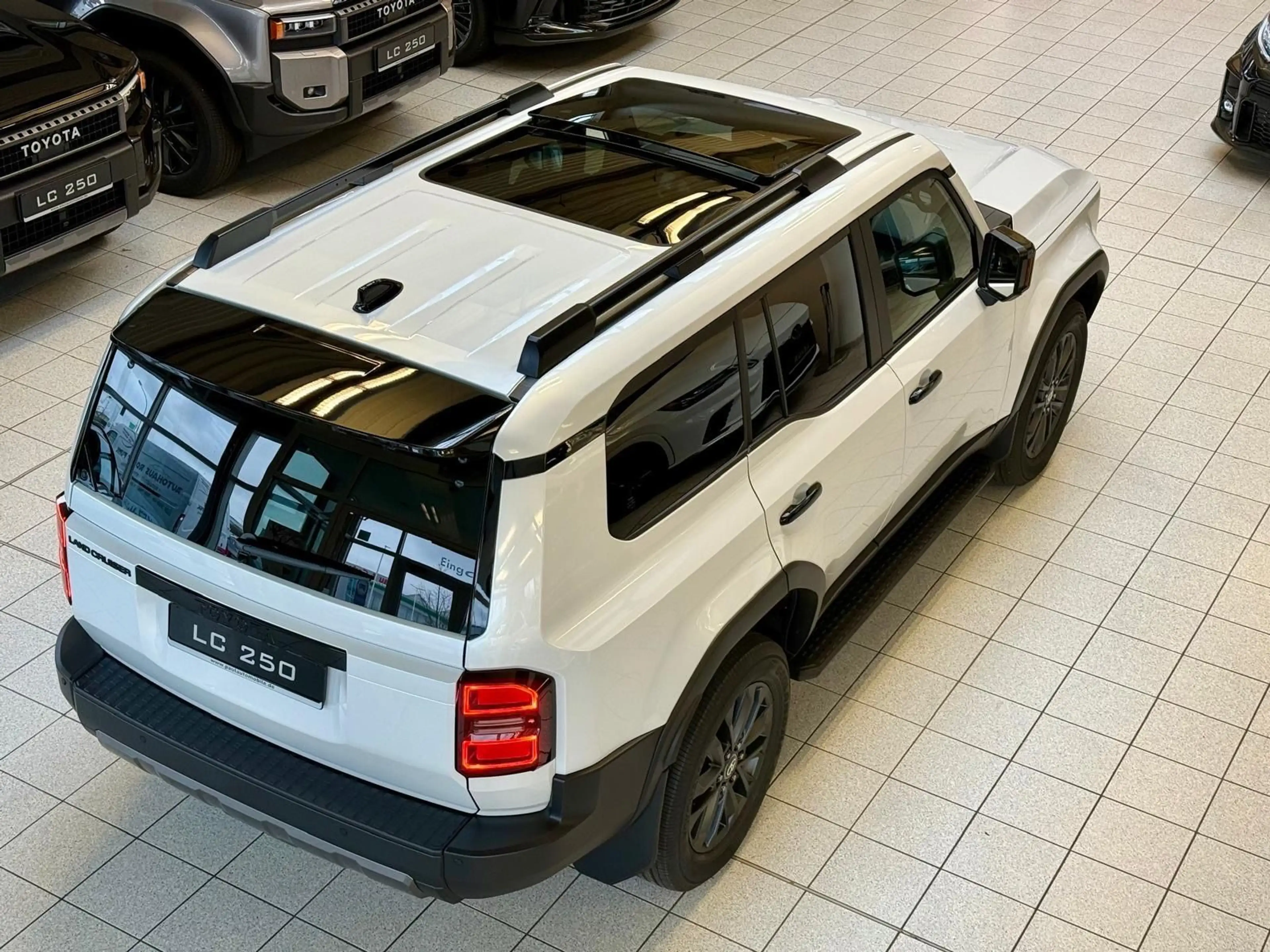 Toyota Land Cruiser 250 - LOUNGE-MILD HYBRID-PANORAMA-HEAD UP — photo 11