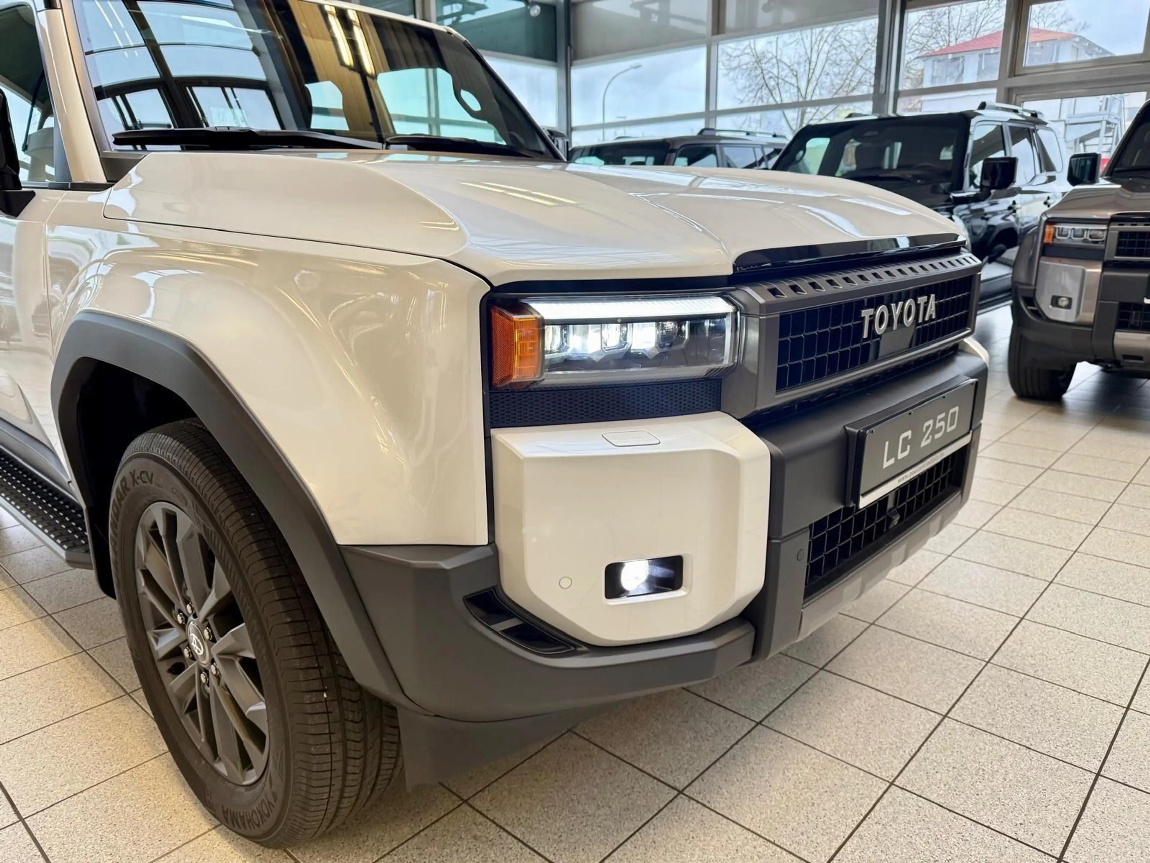 Toyota Land Cruiser 250 - LOUNGE-MILD HYBRID-PANORAMA-HEAD UP — photo 5