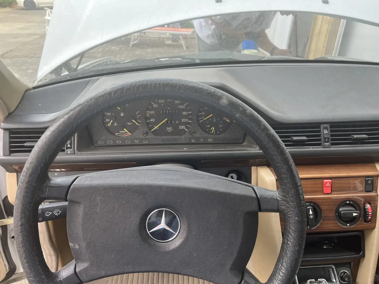 Mercedes-Benz E 200 (124), foto 4