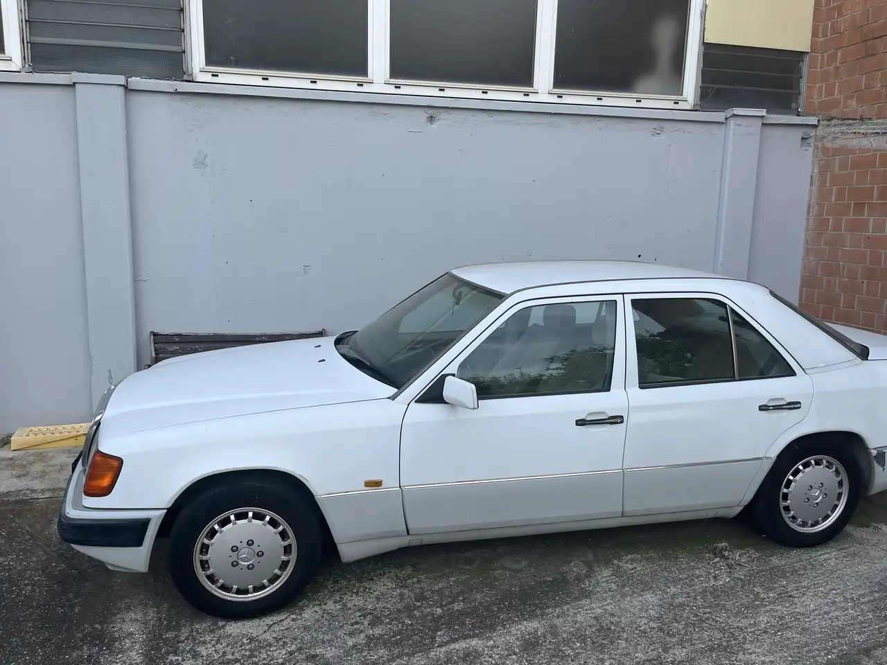 Mercedes-Benz E 200 (124), foto 11
