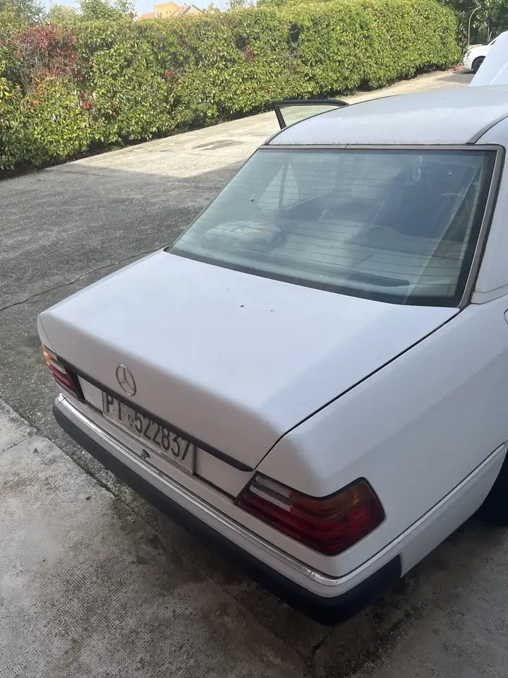 Mercedes-Benz E 200 (124), foto 2