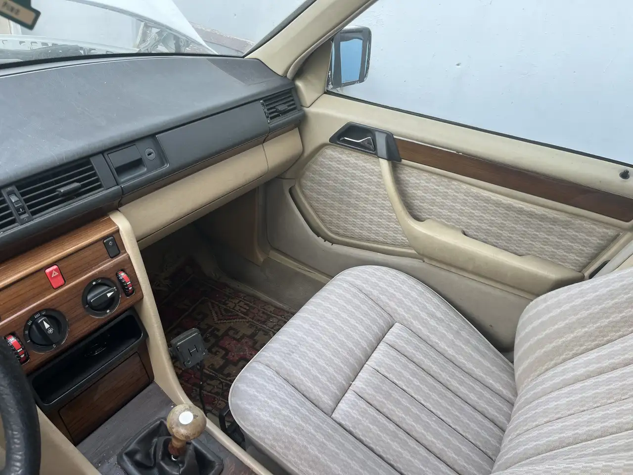 Mercedes-Benz E 200 (124), foto 7
