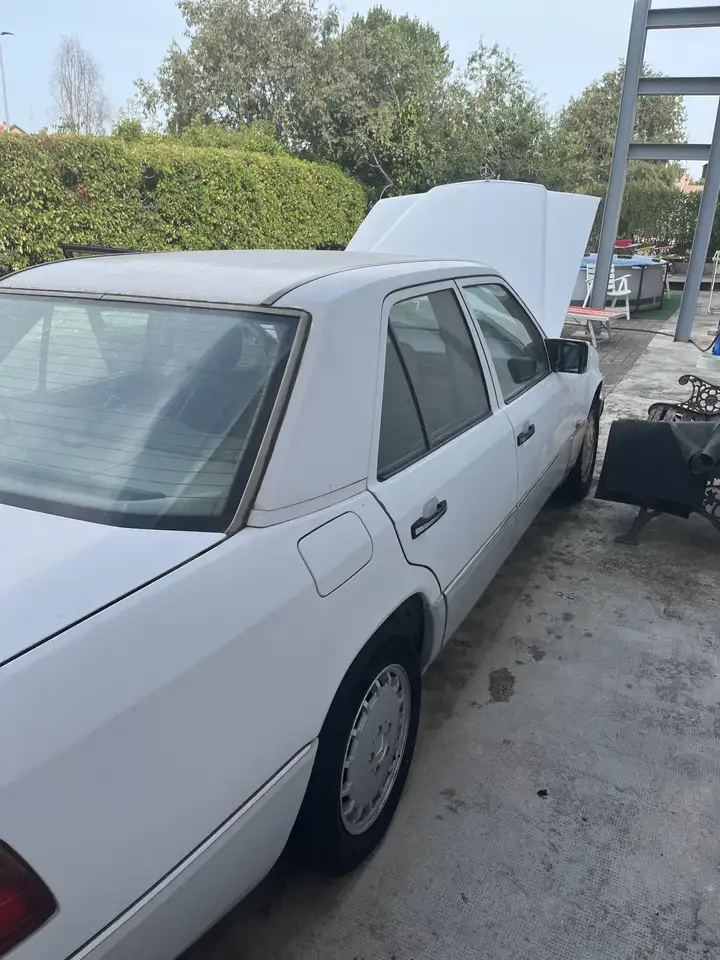 Mercedes-Benz E 200 (124), foto 8